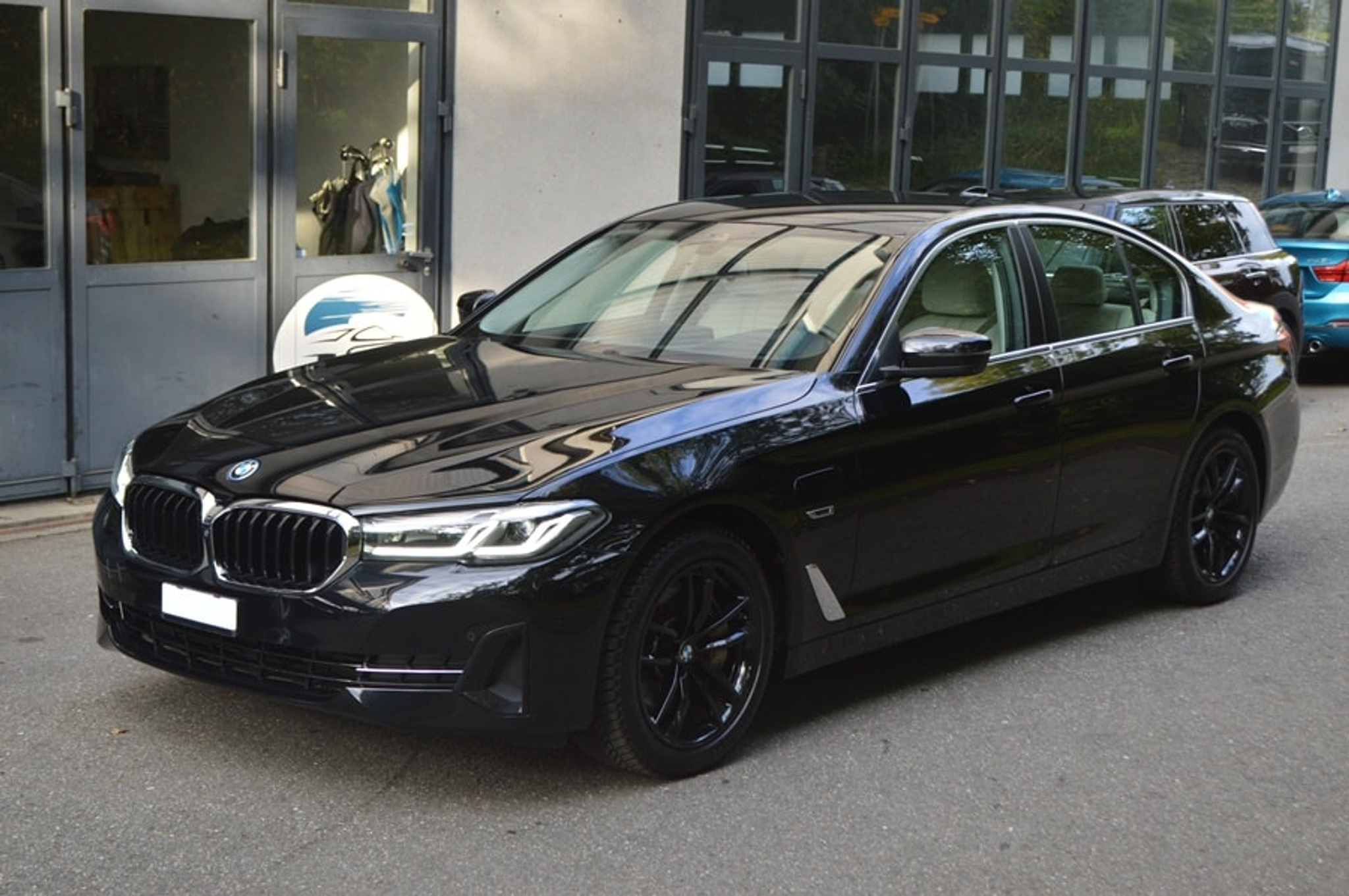 listing desktop thumbnail image 2