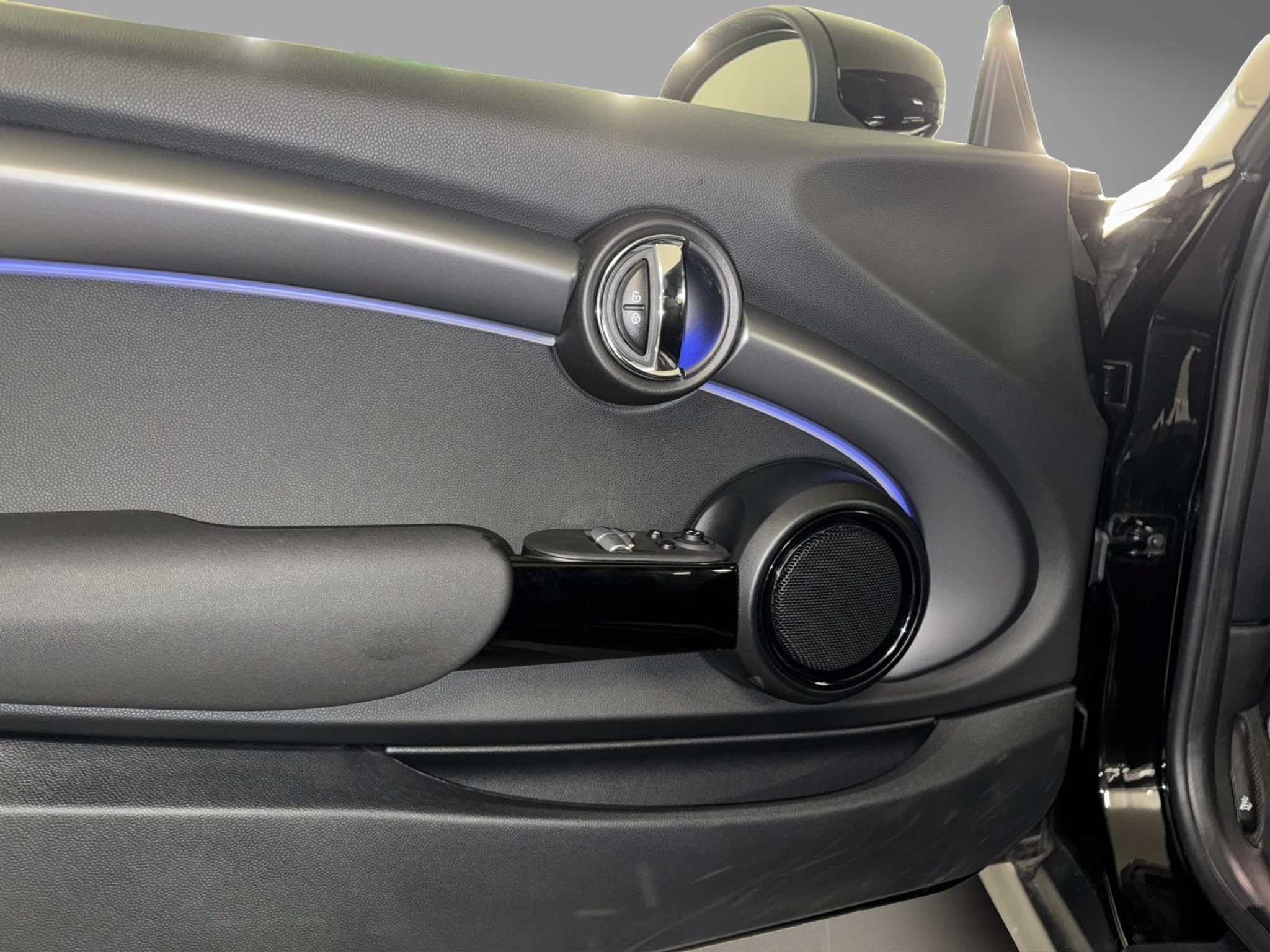 listing desktop thumbnail image 12