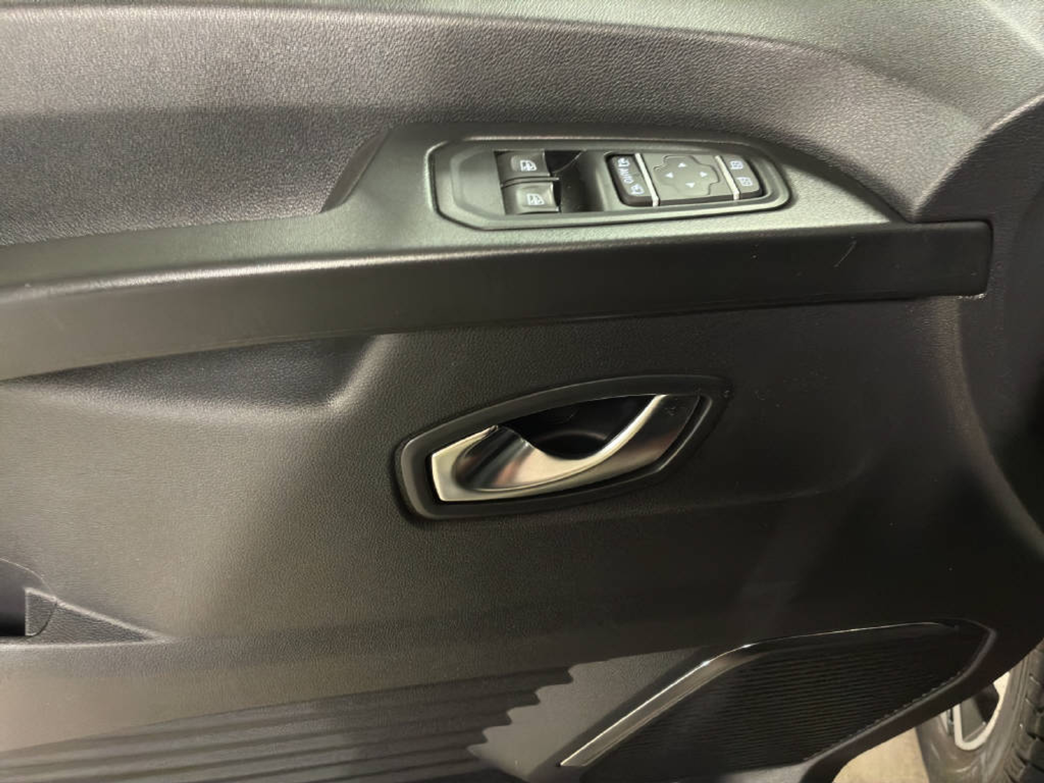 listing desktop thumbnail image 11