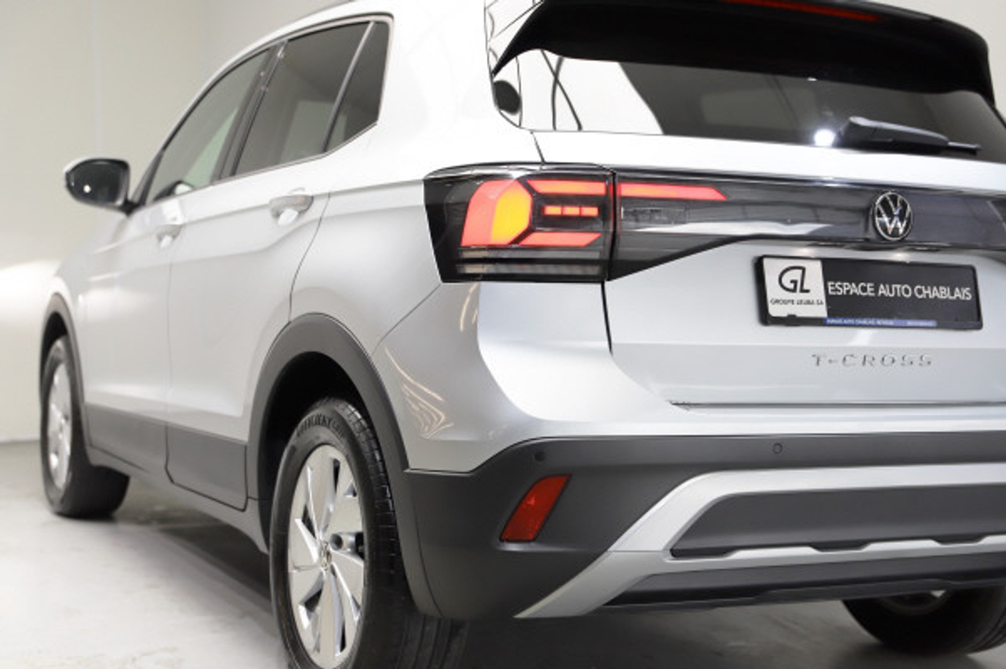 listing desktop thumbnail image 3