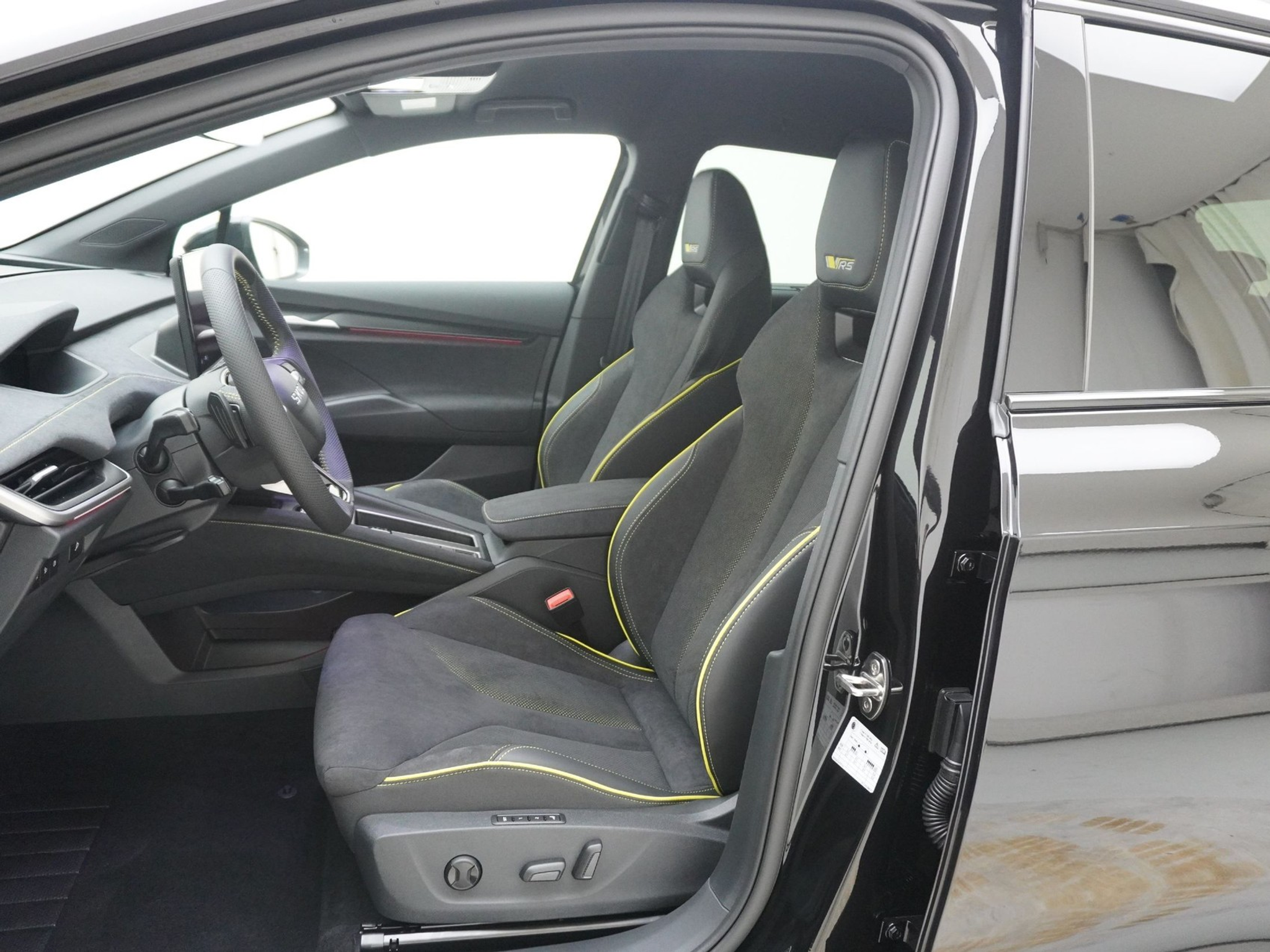 listing desktop thumbnail image 12