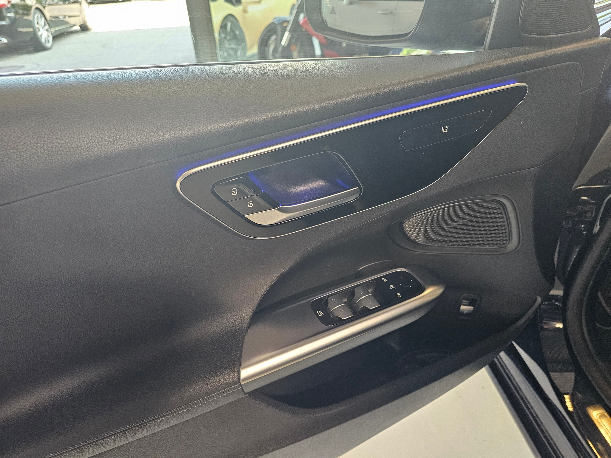 listing desktop thumbnail image 12