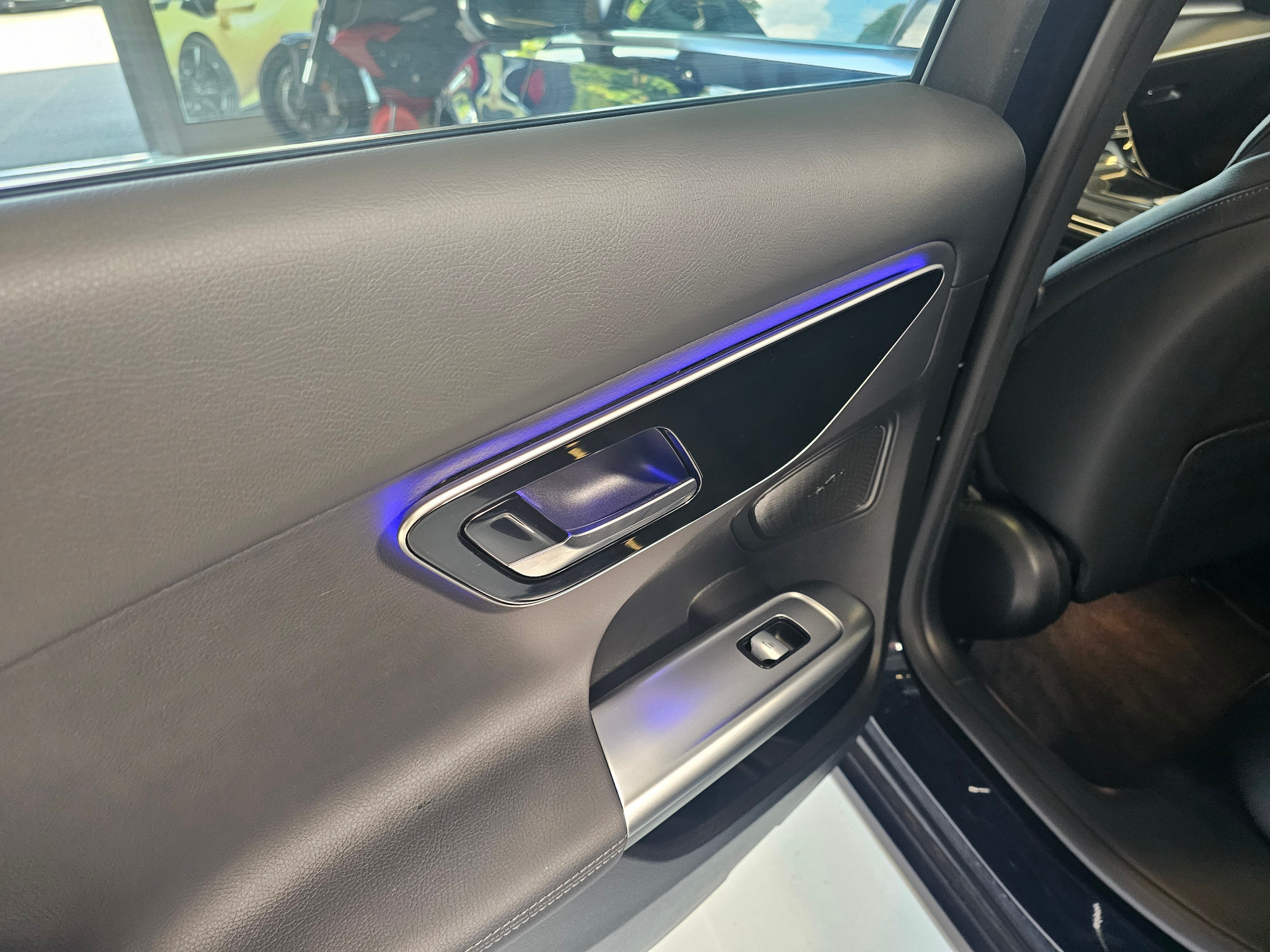 listing desktop thumbnail image 11