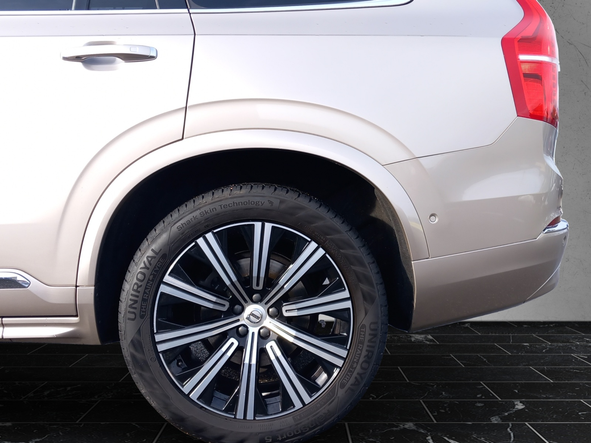 listing desktop thumbnail image 11