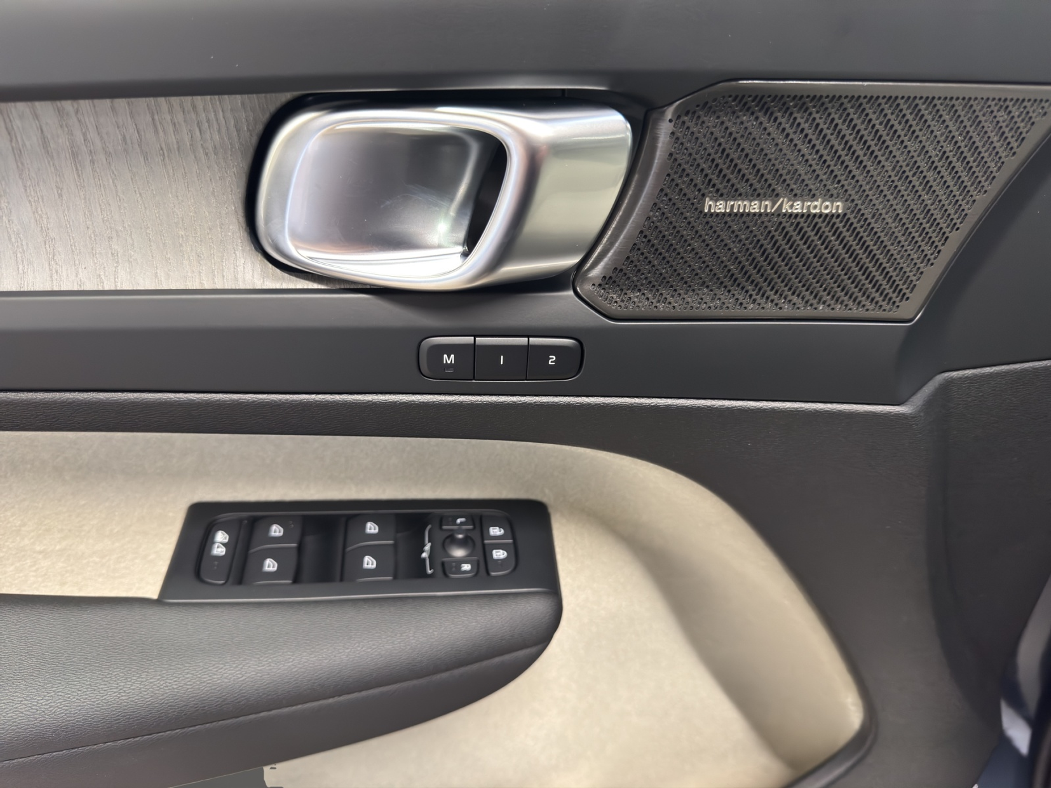 listing desktop thumbnail image 14