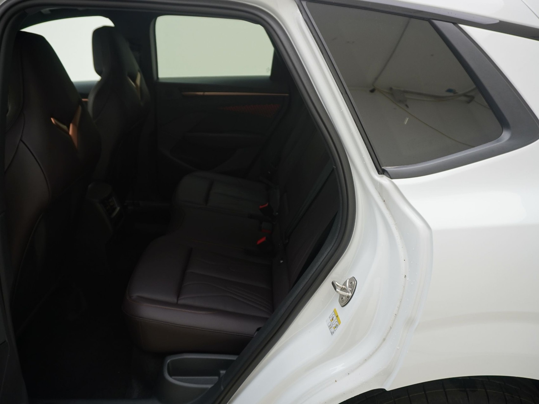 listing desktop thumbnail image 15