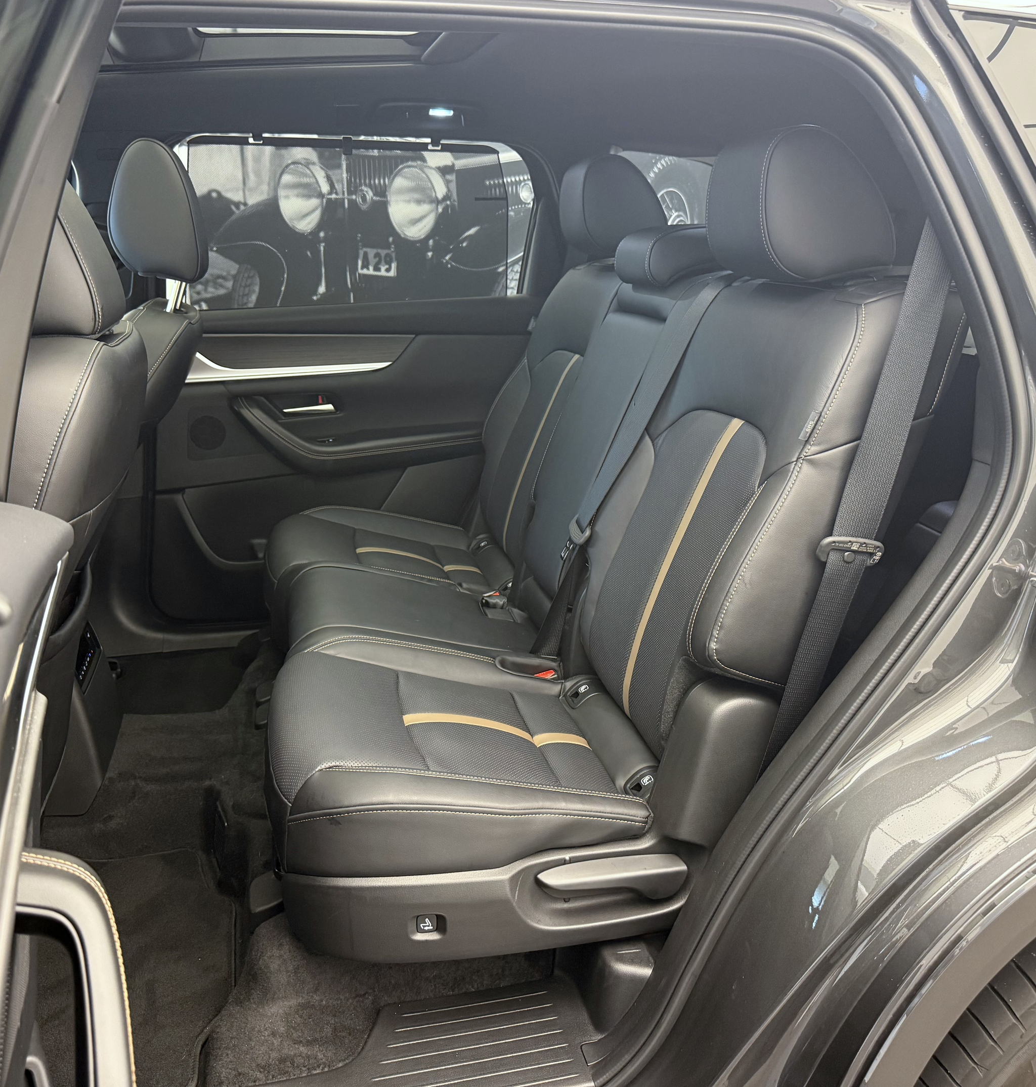 listing desktop thumbnail image 16