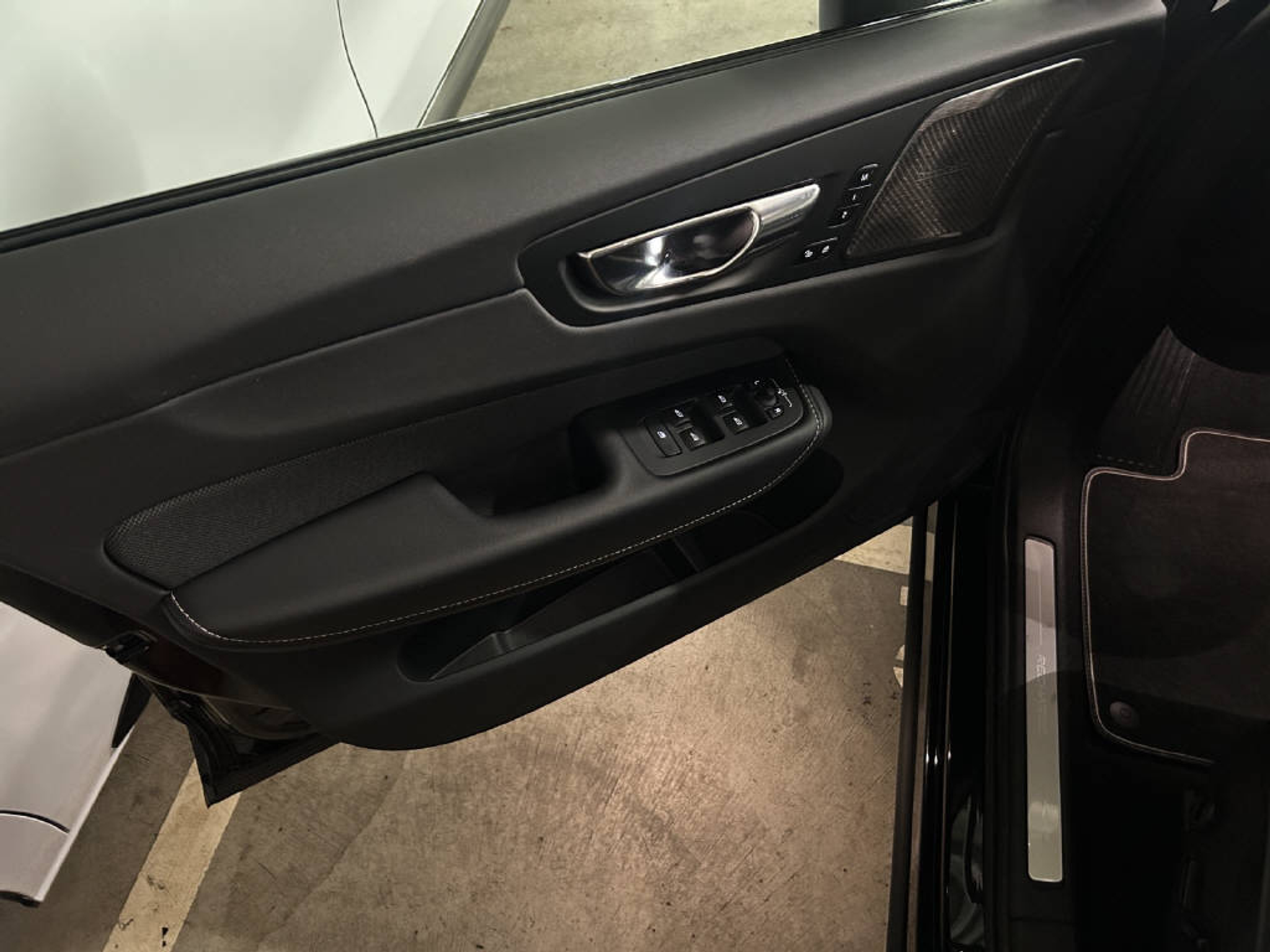 listing desktop thumbnail image 11