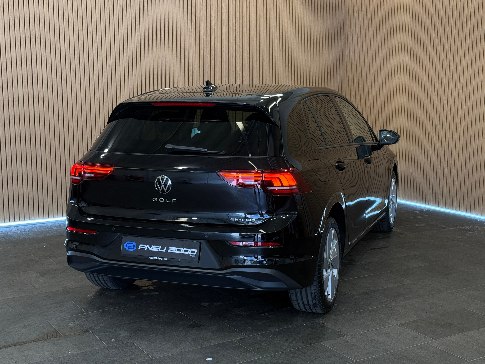 listing desktop thumbnail image 2