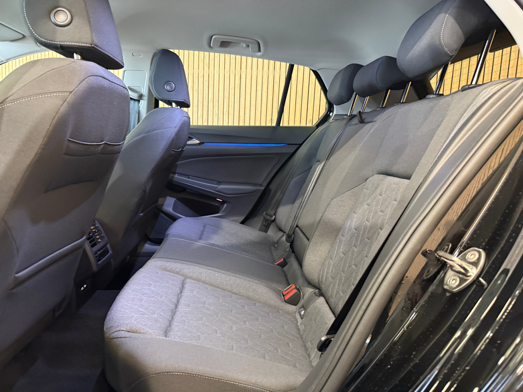 listing desktop thumbnail image 18