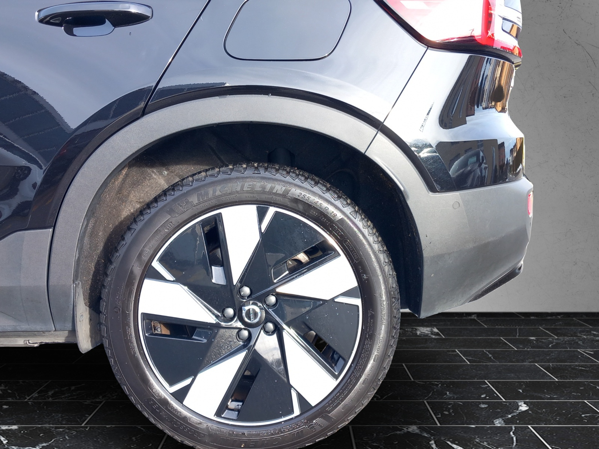 listing desktop thumbnail image 9