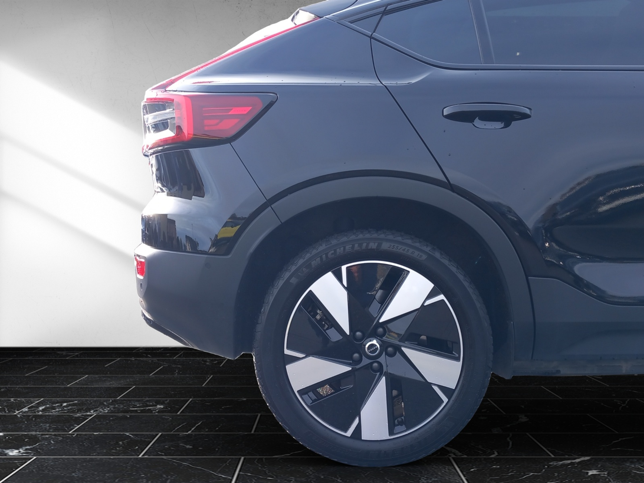 listing desktop thumbnail image 10