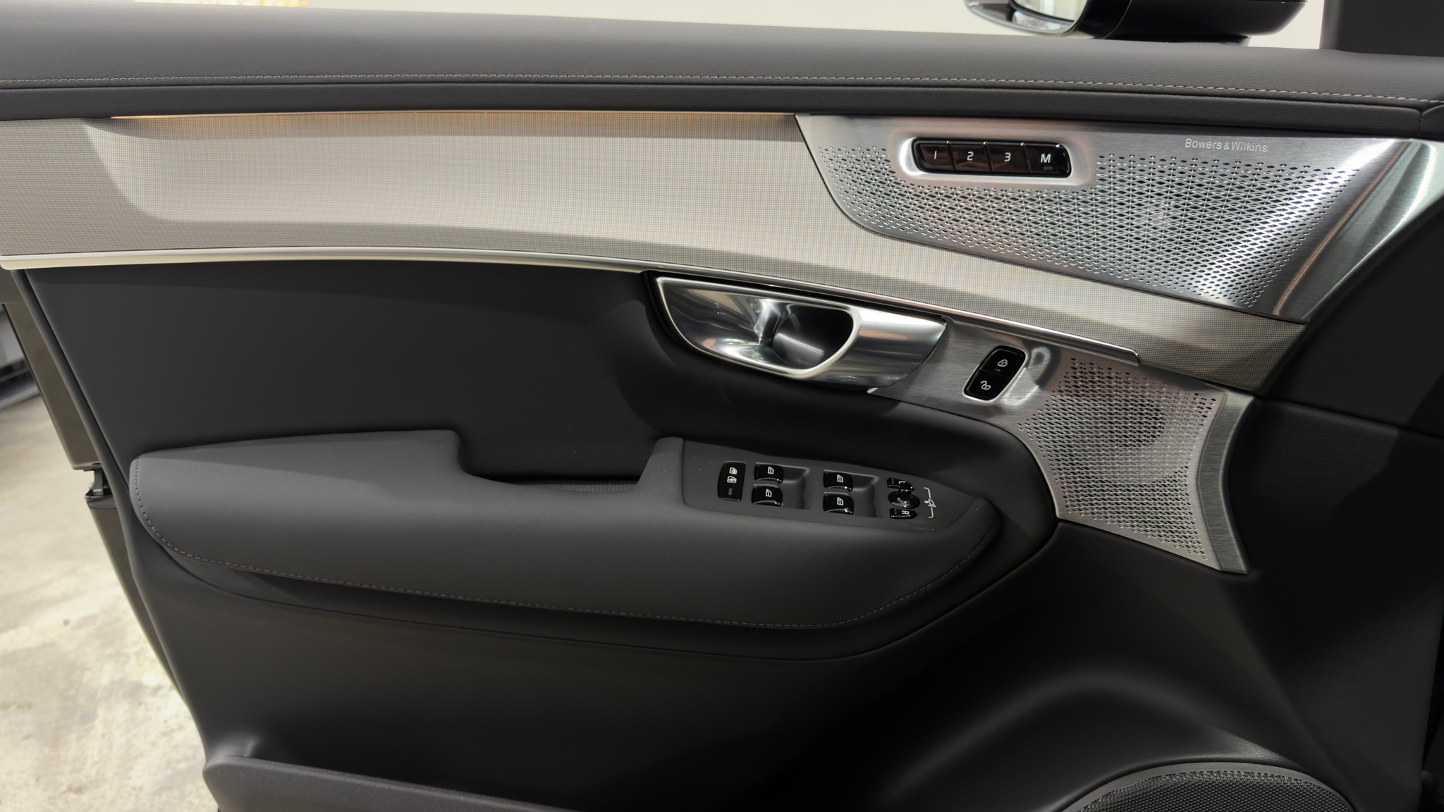 listing desktop thumbnail image 11