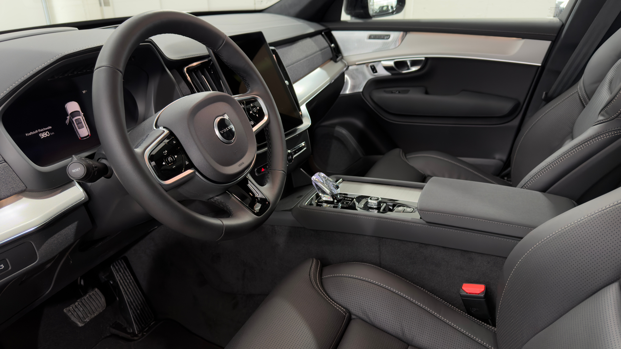 listing desktop thumbnail image 3