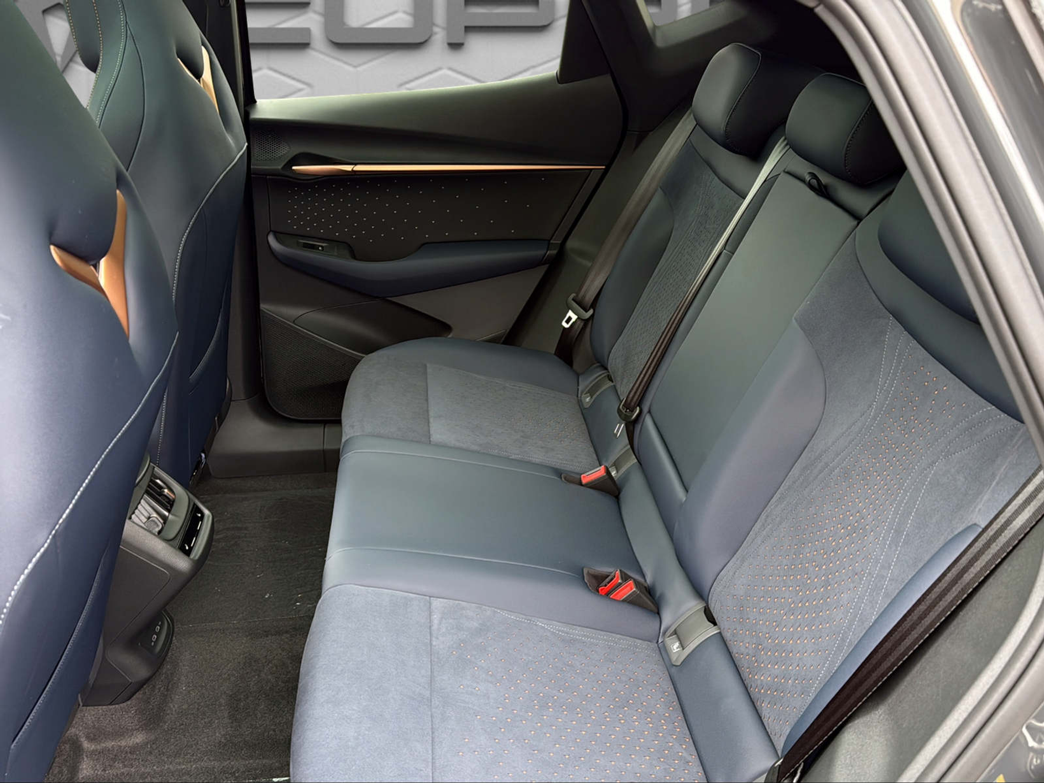 listing desktop thumbnail image 12