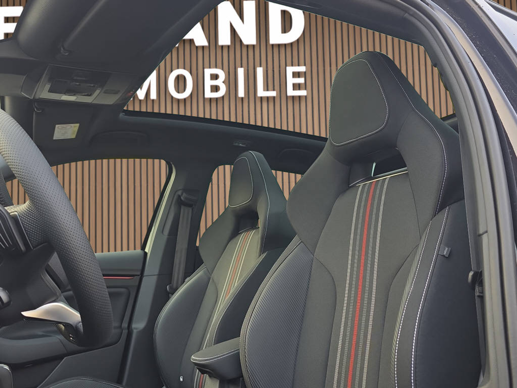 listing desktop thumbnail image 18