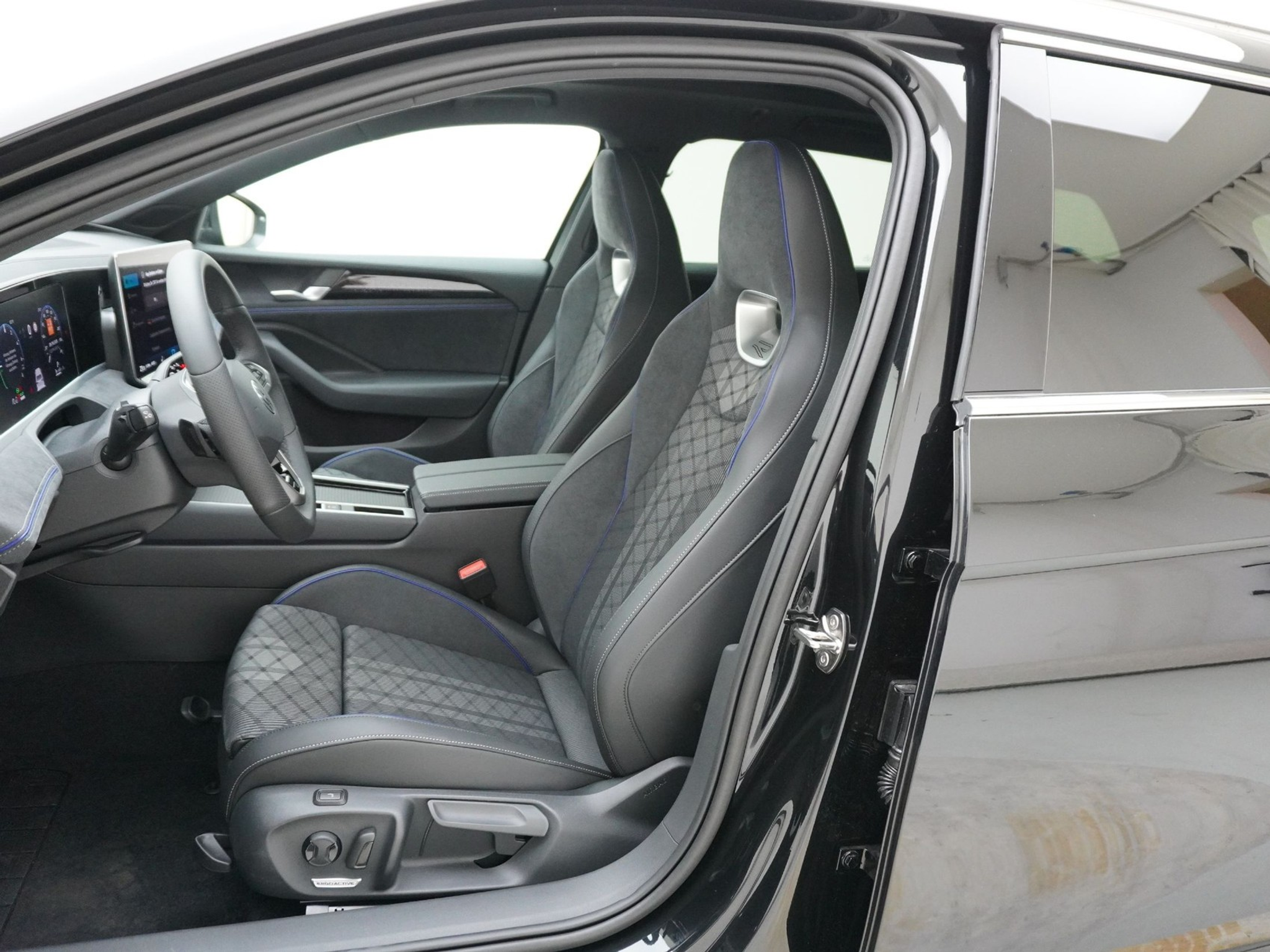 listing desktop thumbnail image 12