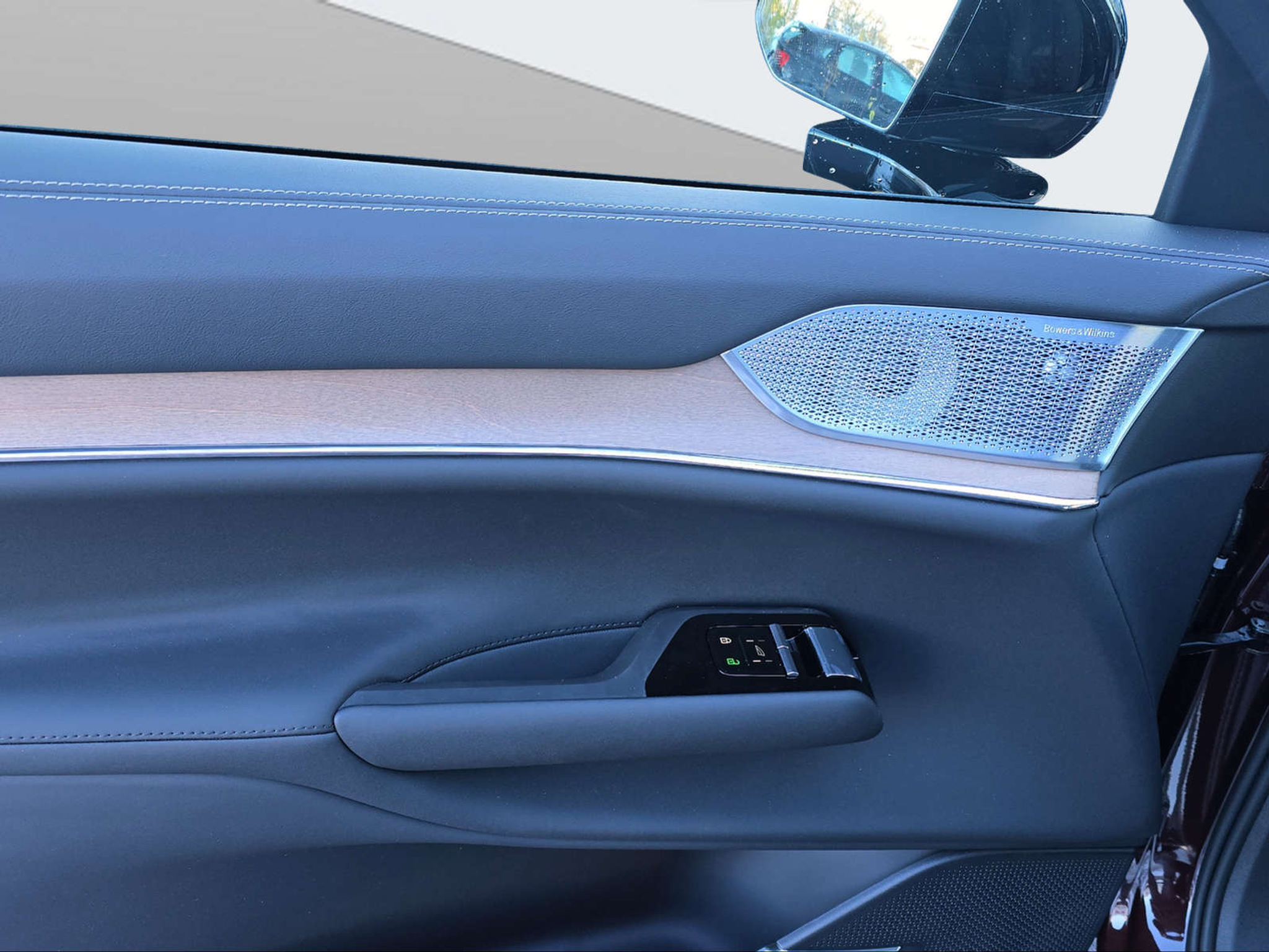 listing desktop thumbnail image 12