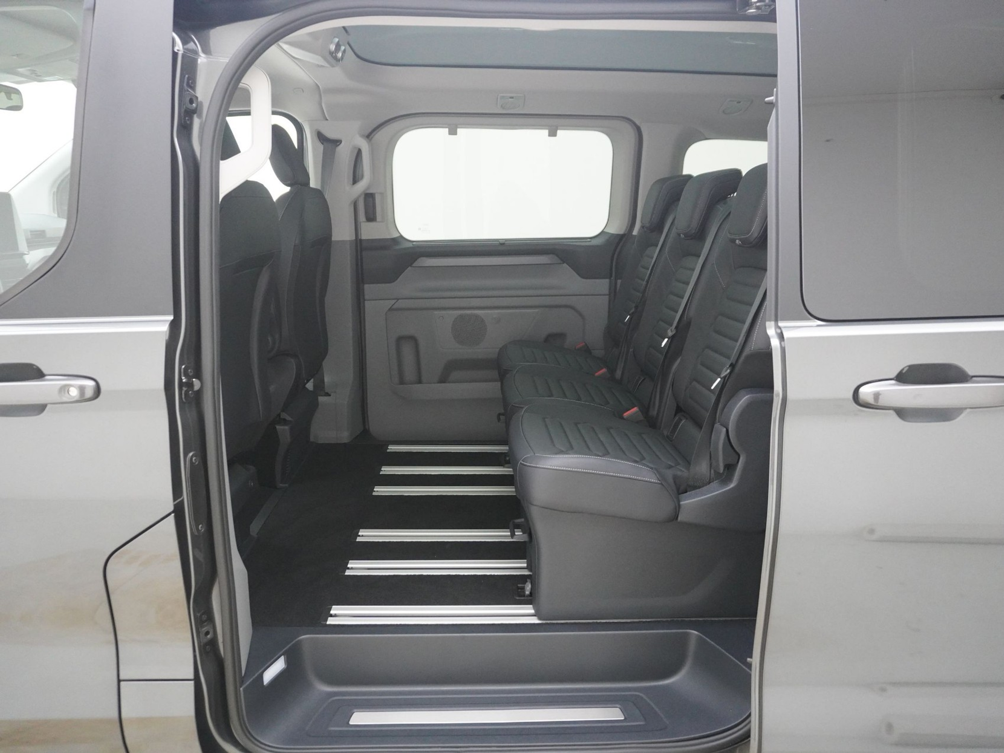 listing desktop thumbnail image 13