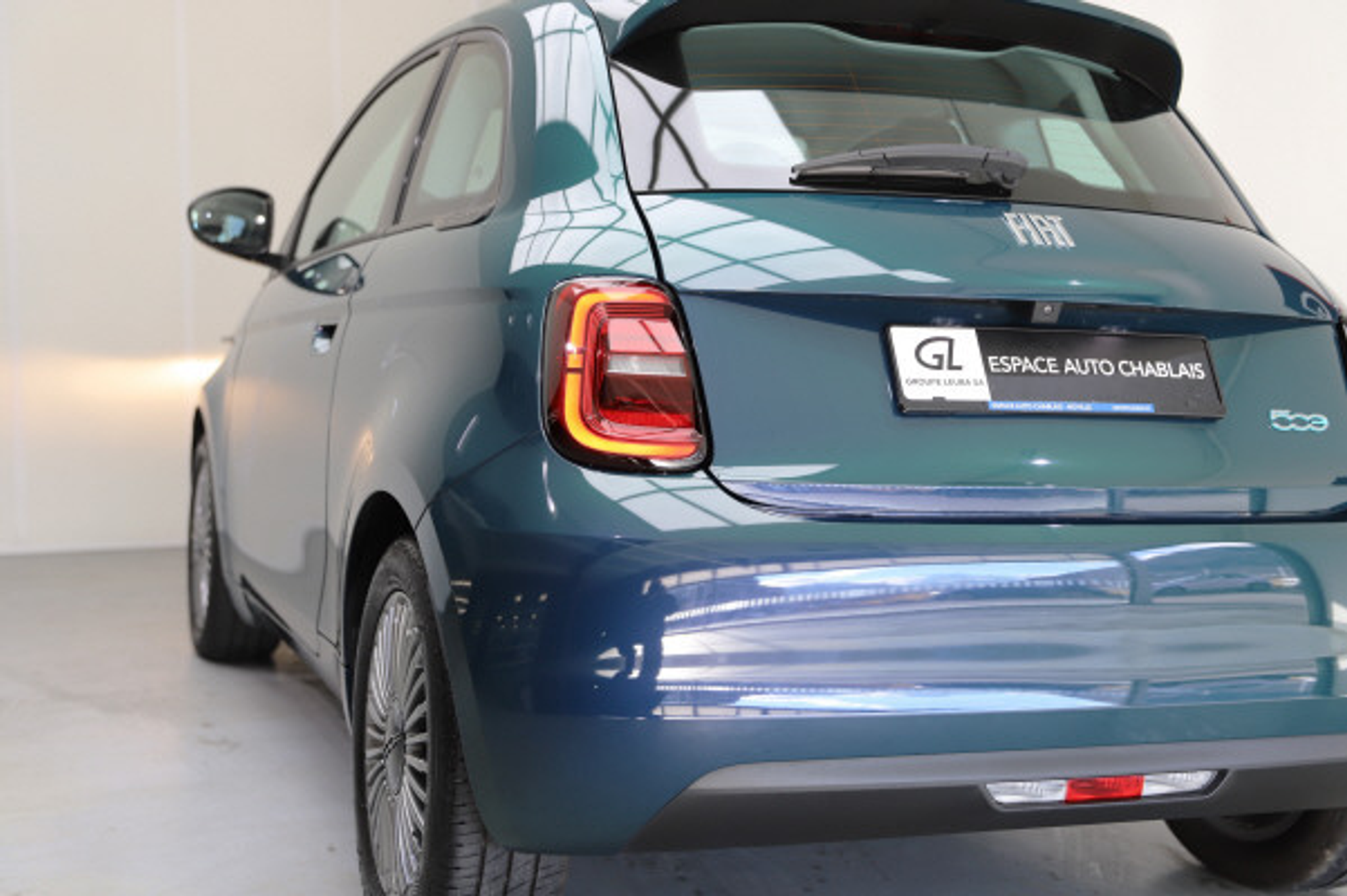 listing desktop thumbnail image 3