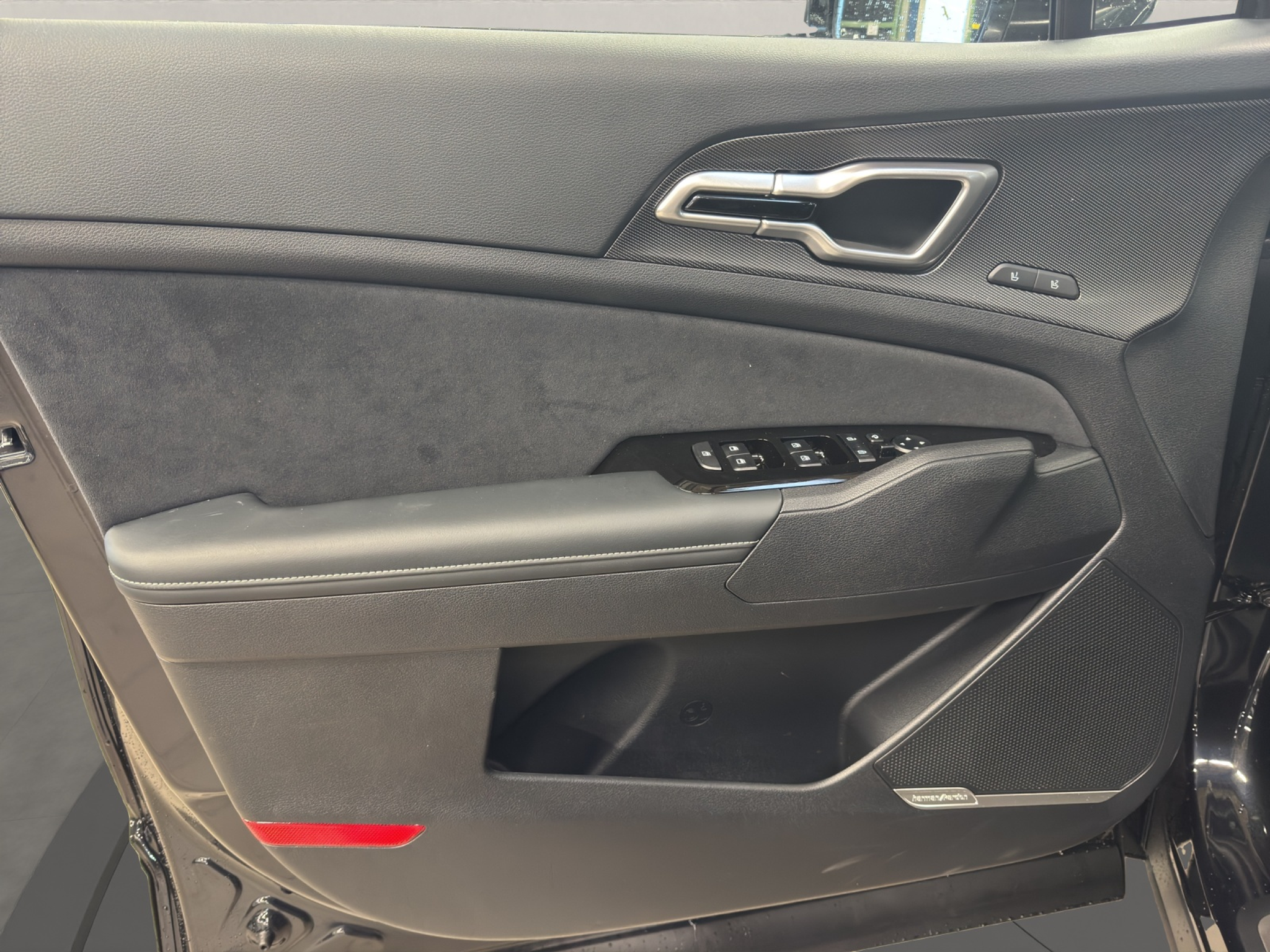 listing desktop thumbnail image 15