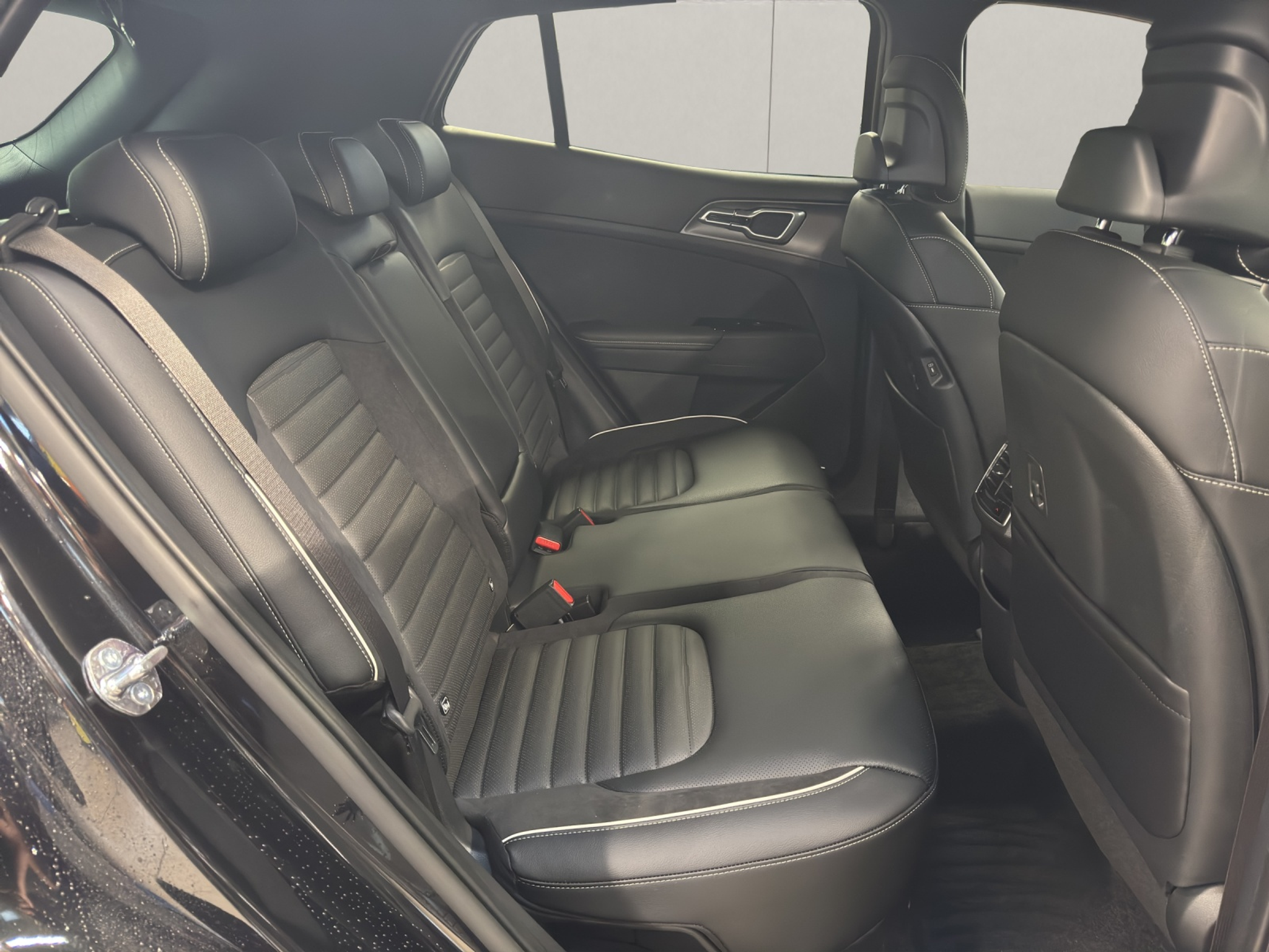 listing desktop thumbnail image 11