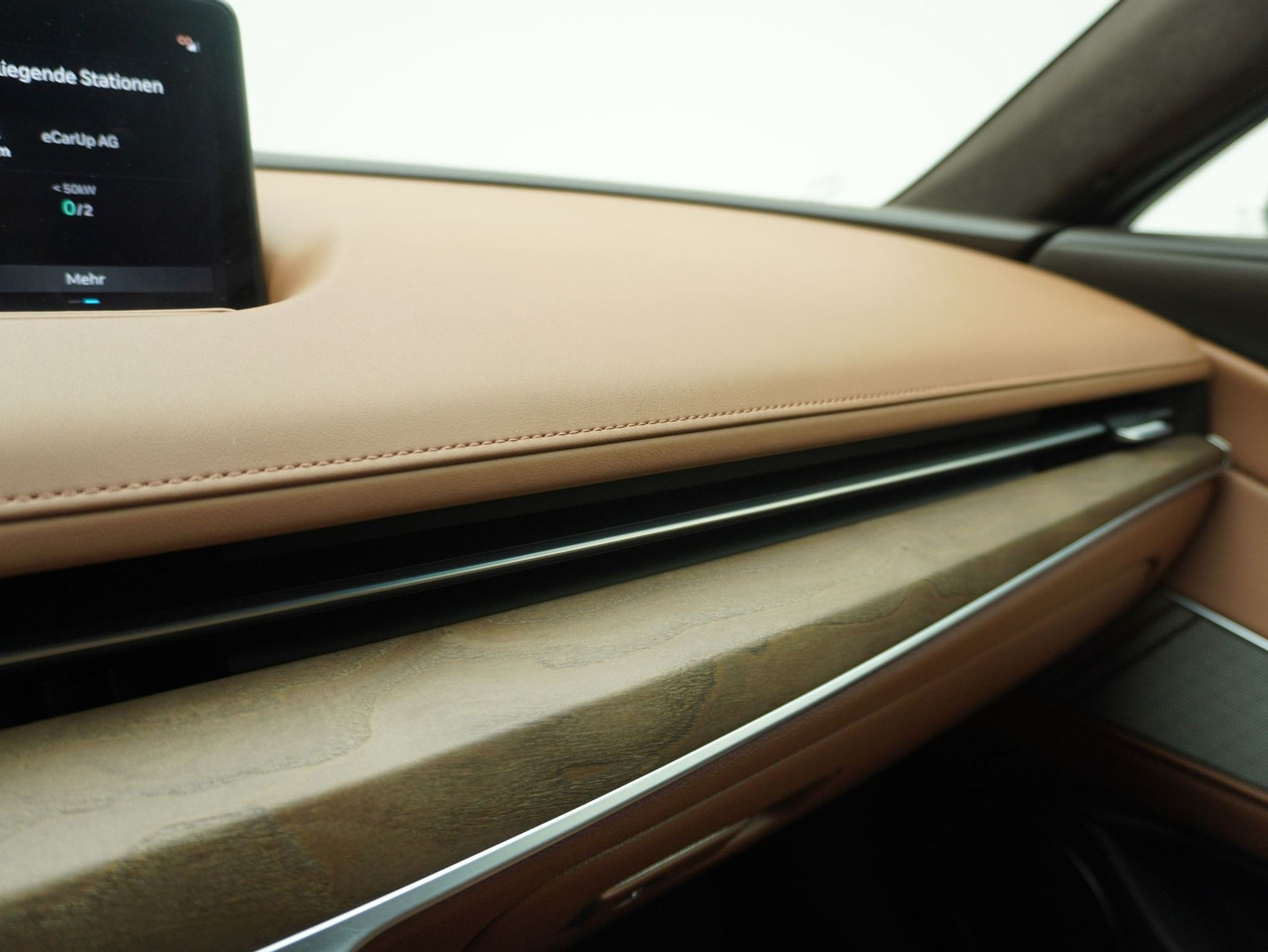 listing desktop thumbnail image 17