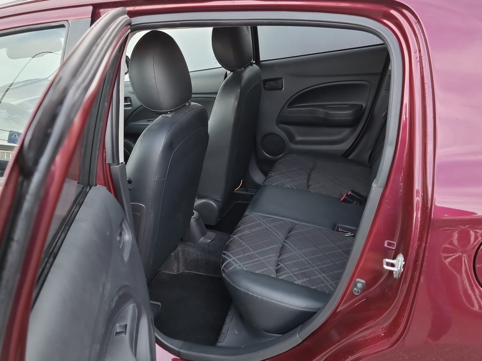 listing desktop thumbnail image 13