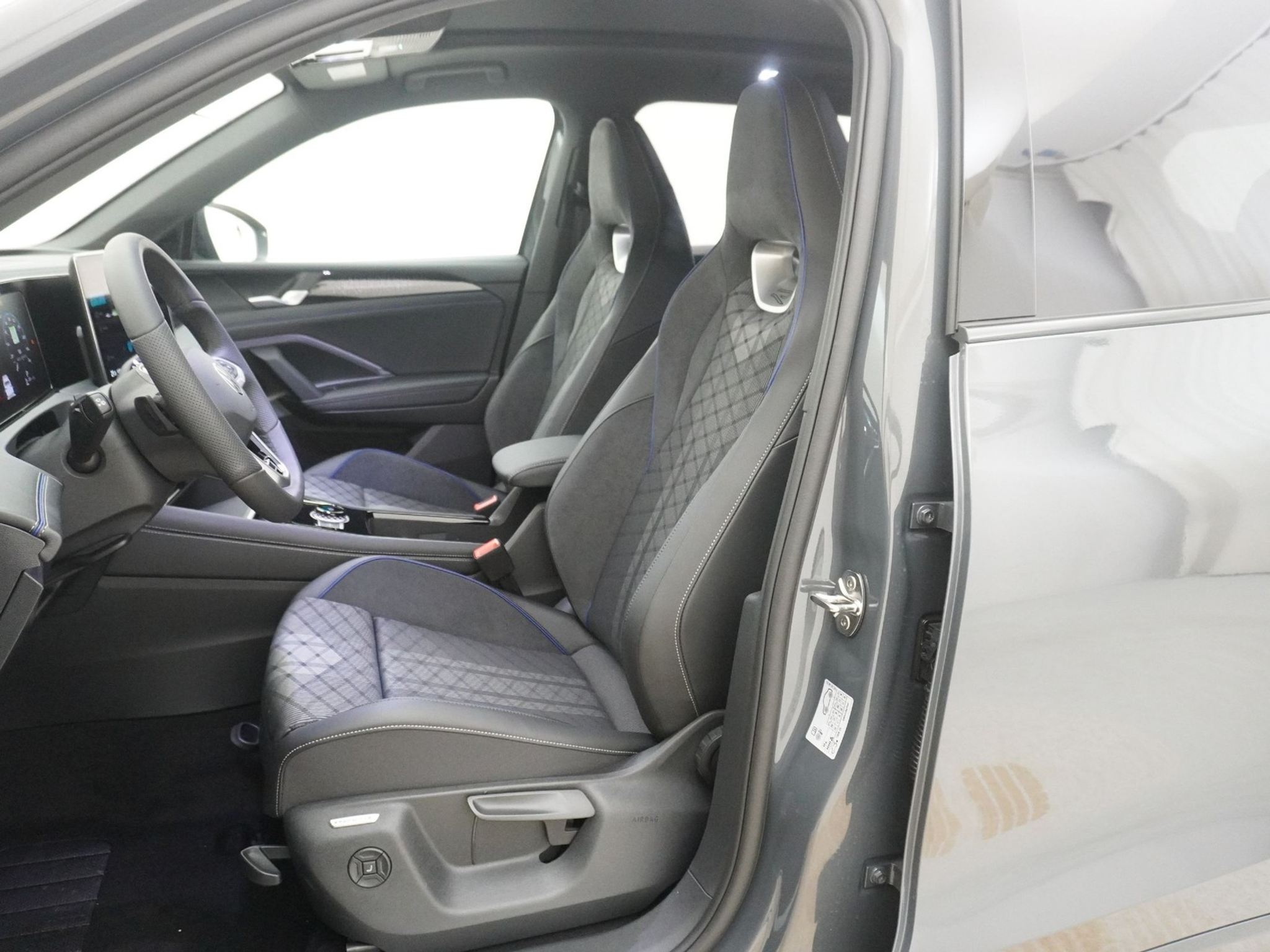 listing desktop thumbnail image 12