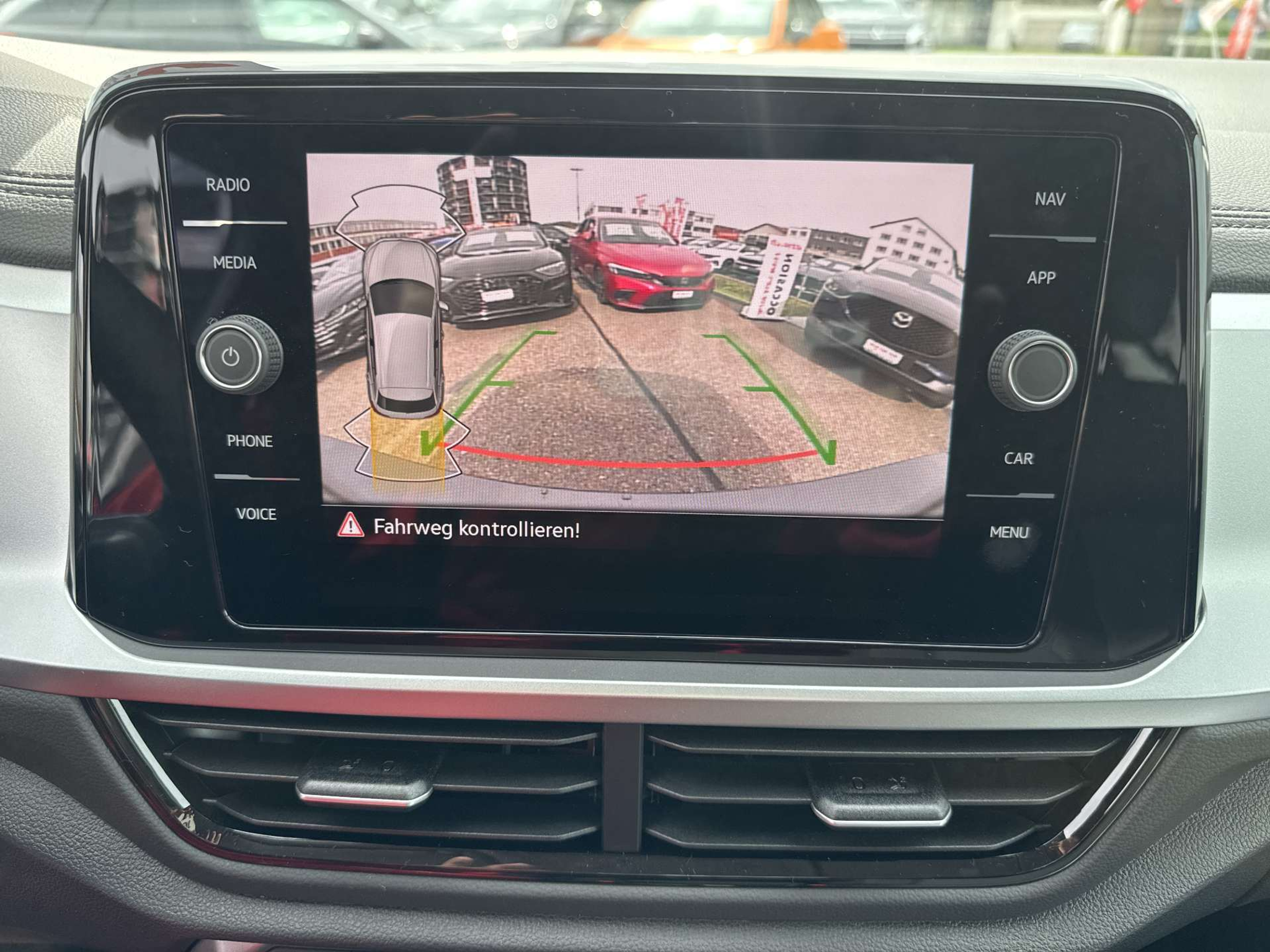 listing desktop thumbnail image 9