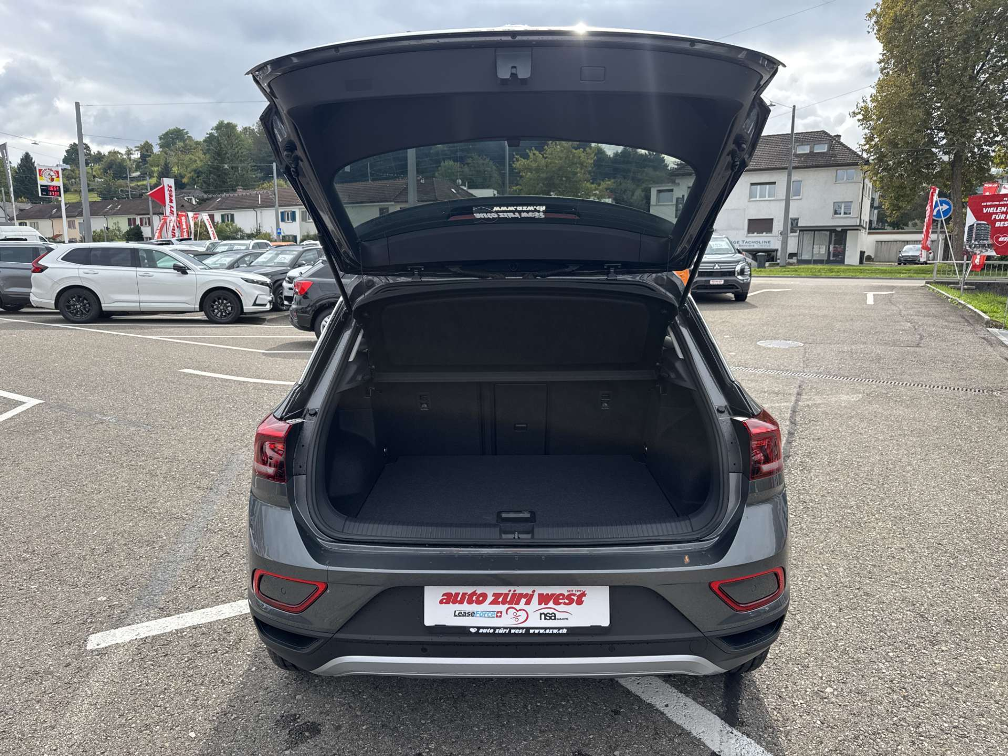 listing desktop thumbnail image 7