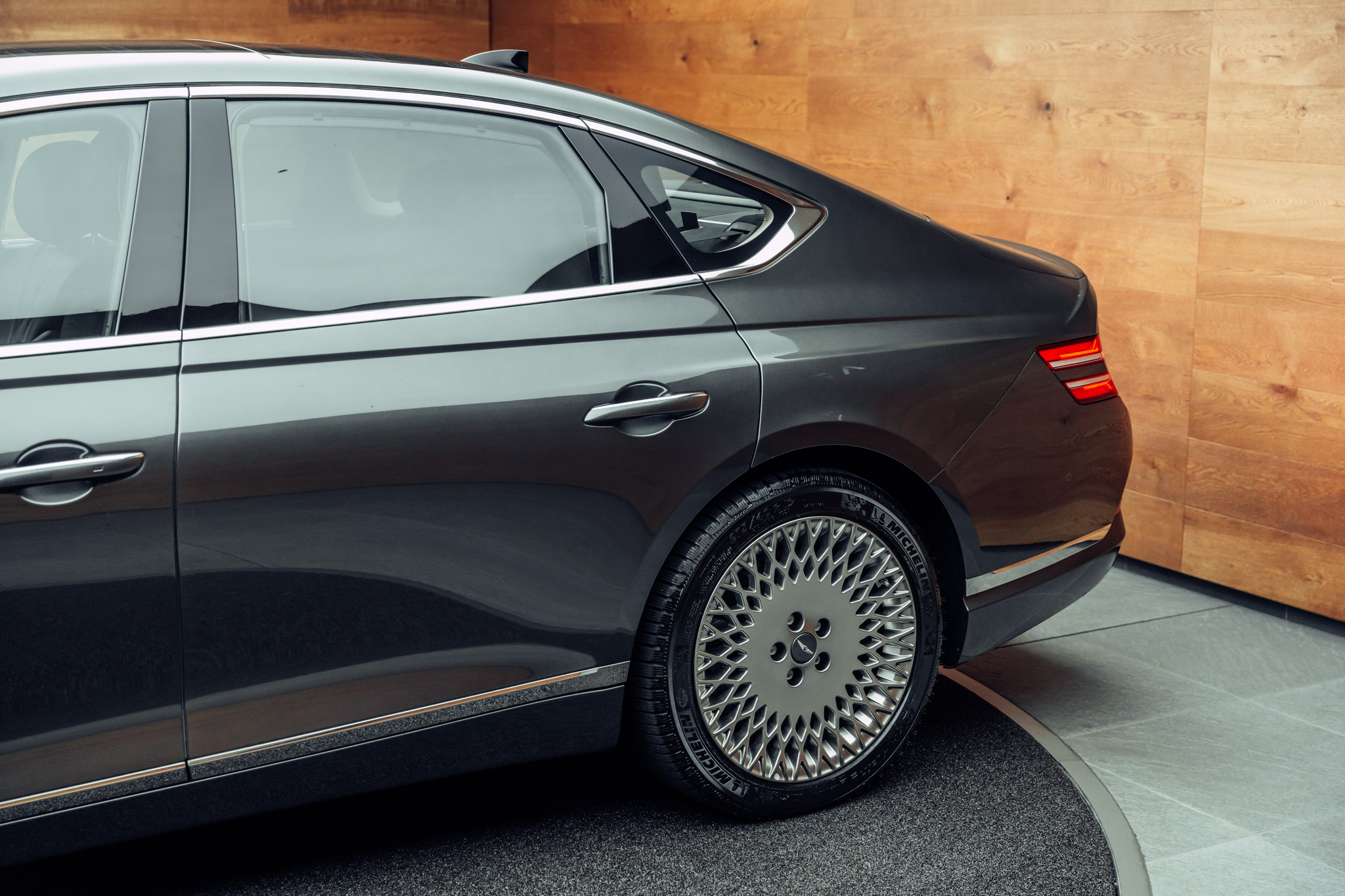 listing desktop thumbnail image 17