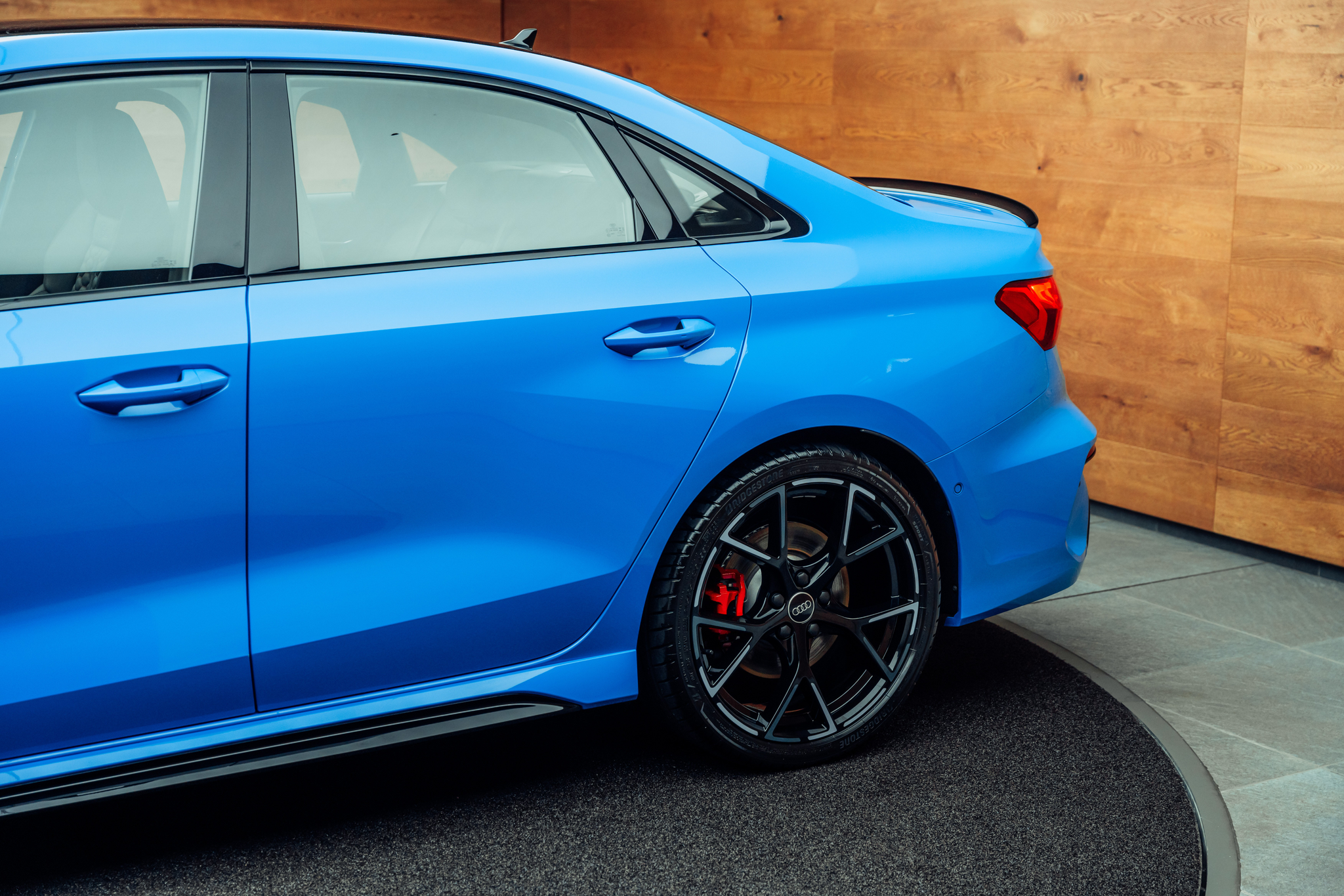 listing desktop thumbnail image 16