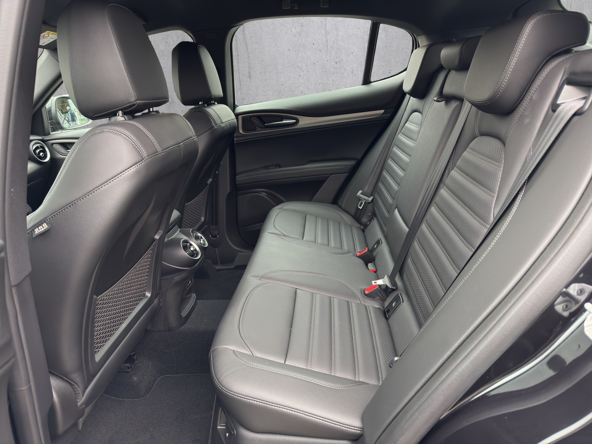 listing desktop thumbnail image 11