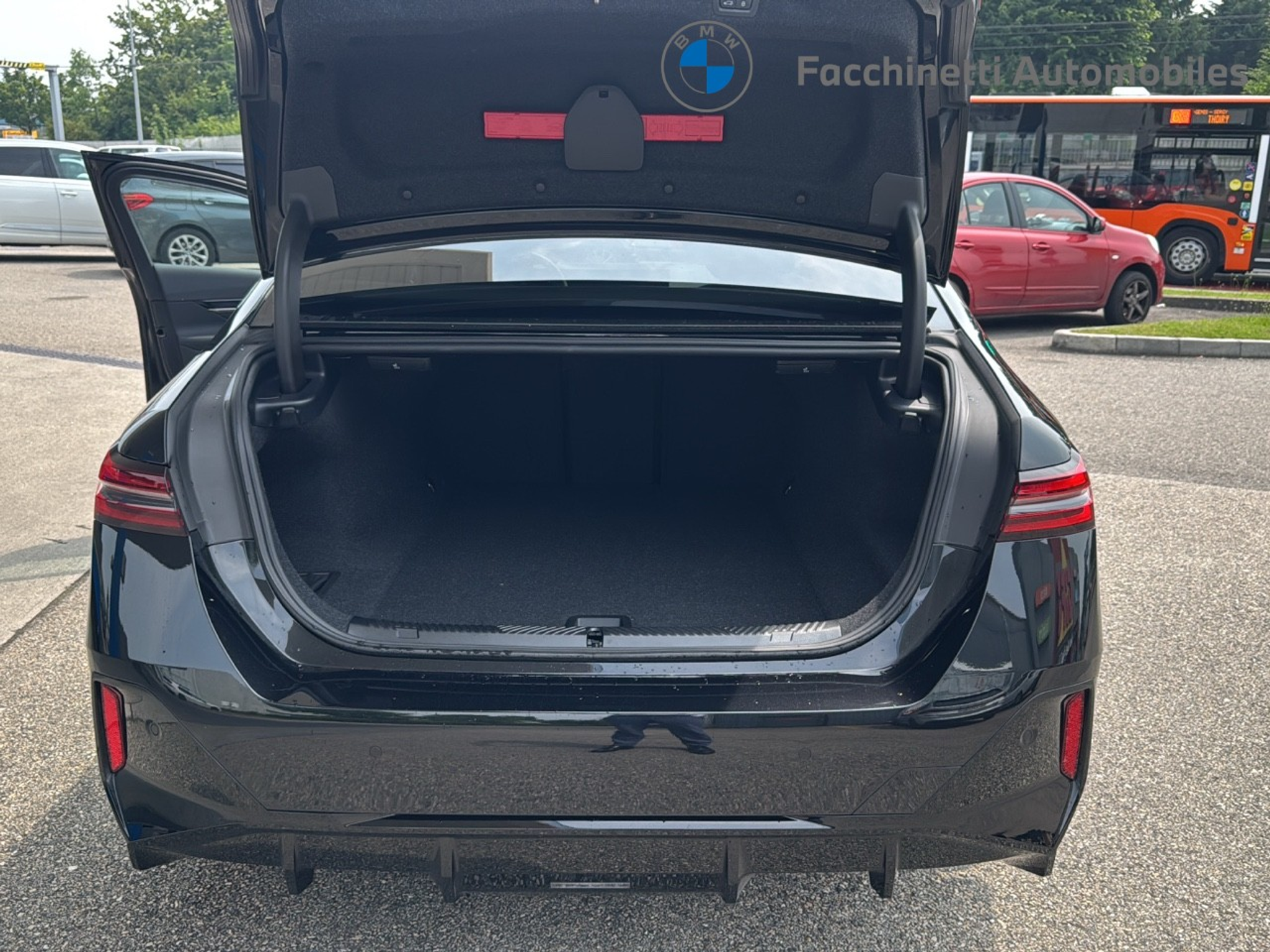 listing desktop thumbnail image 12