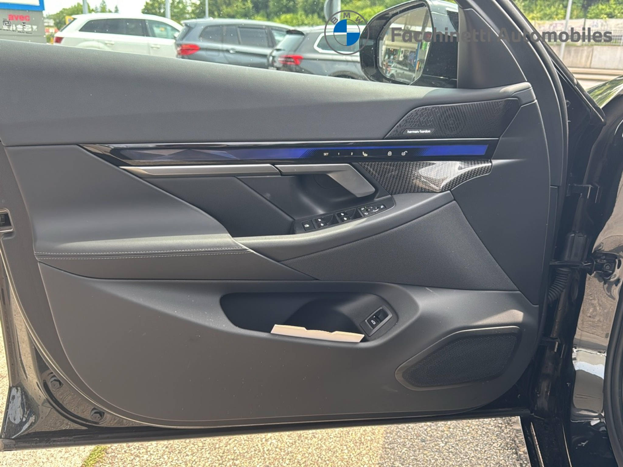 listing desktop thumbnail image 10