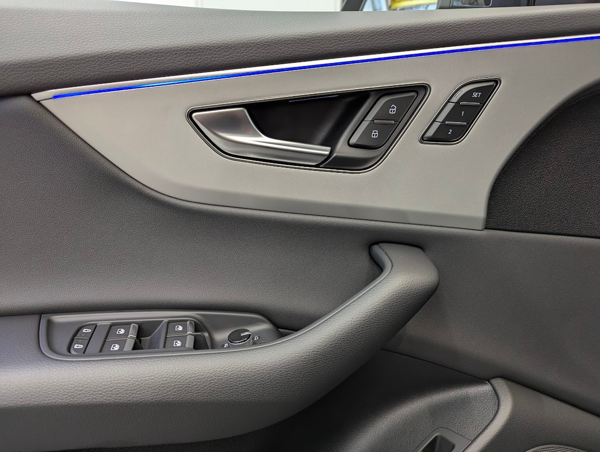 listing desktop thumbnail image 3