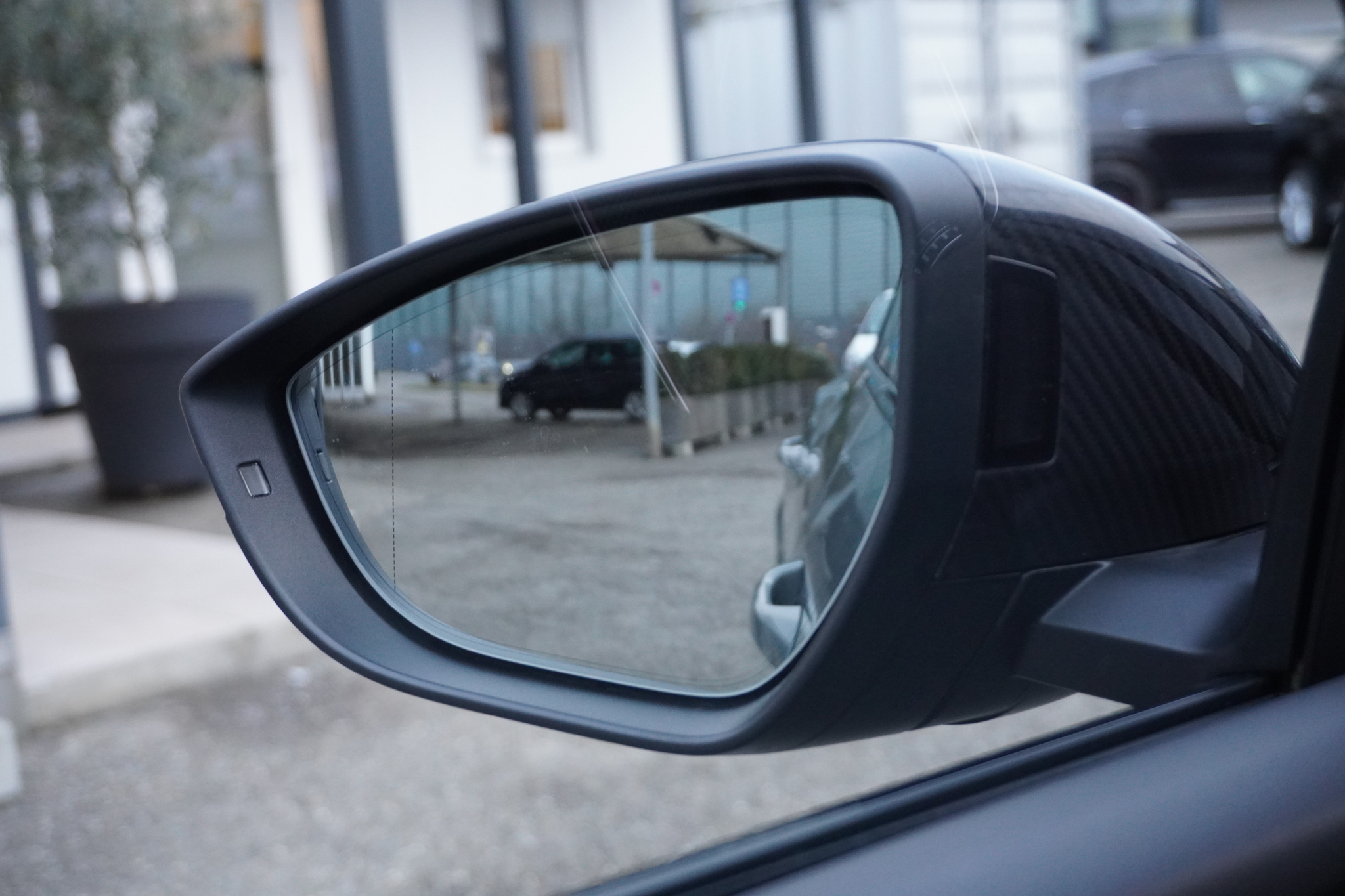 listing desktop thumbnail image 23