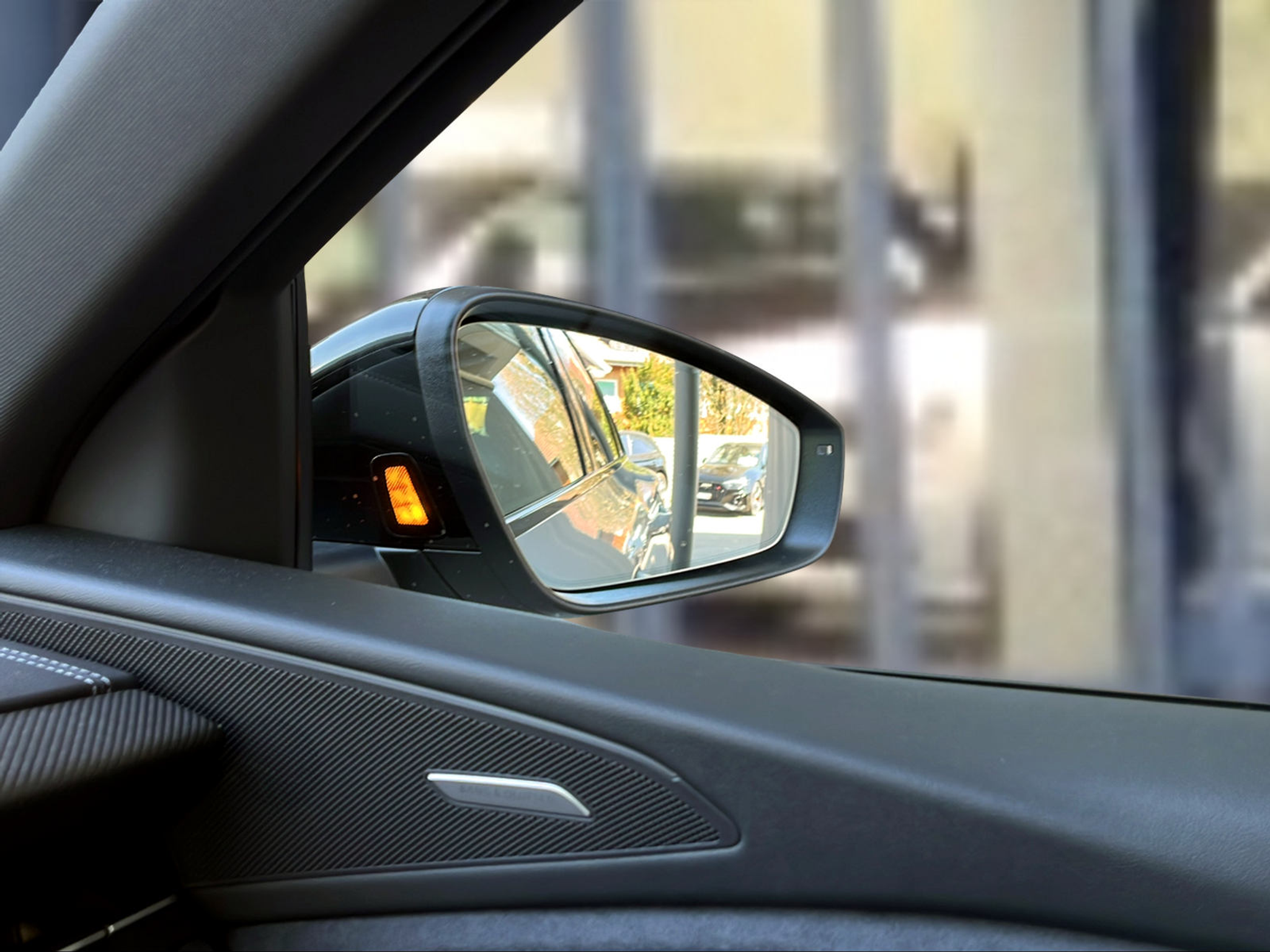 listing desktop thumbnail image 16