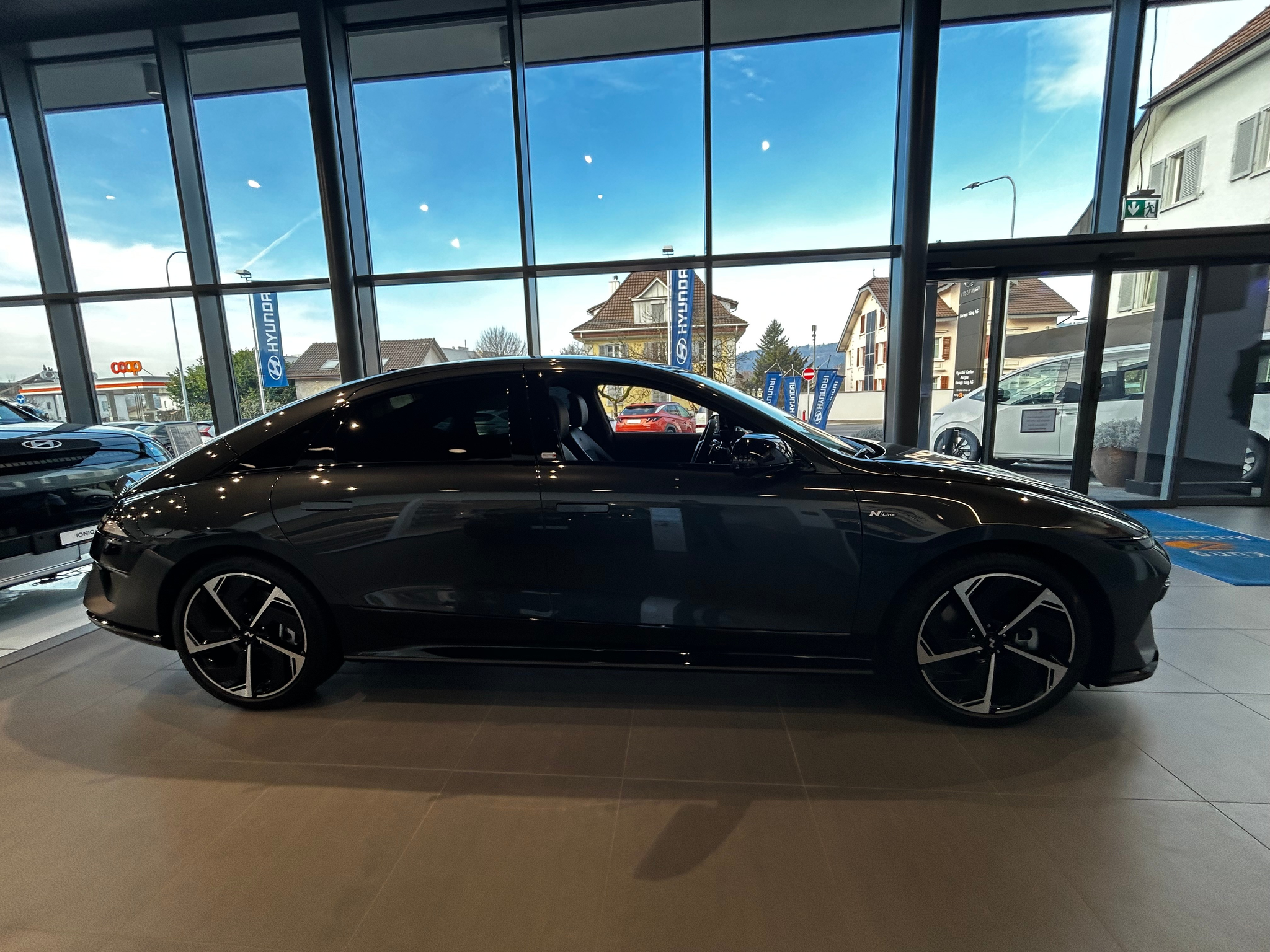 listing desktop thumbnail image 3