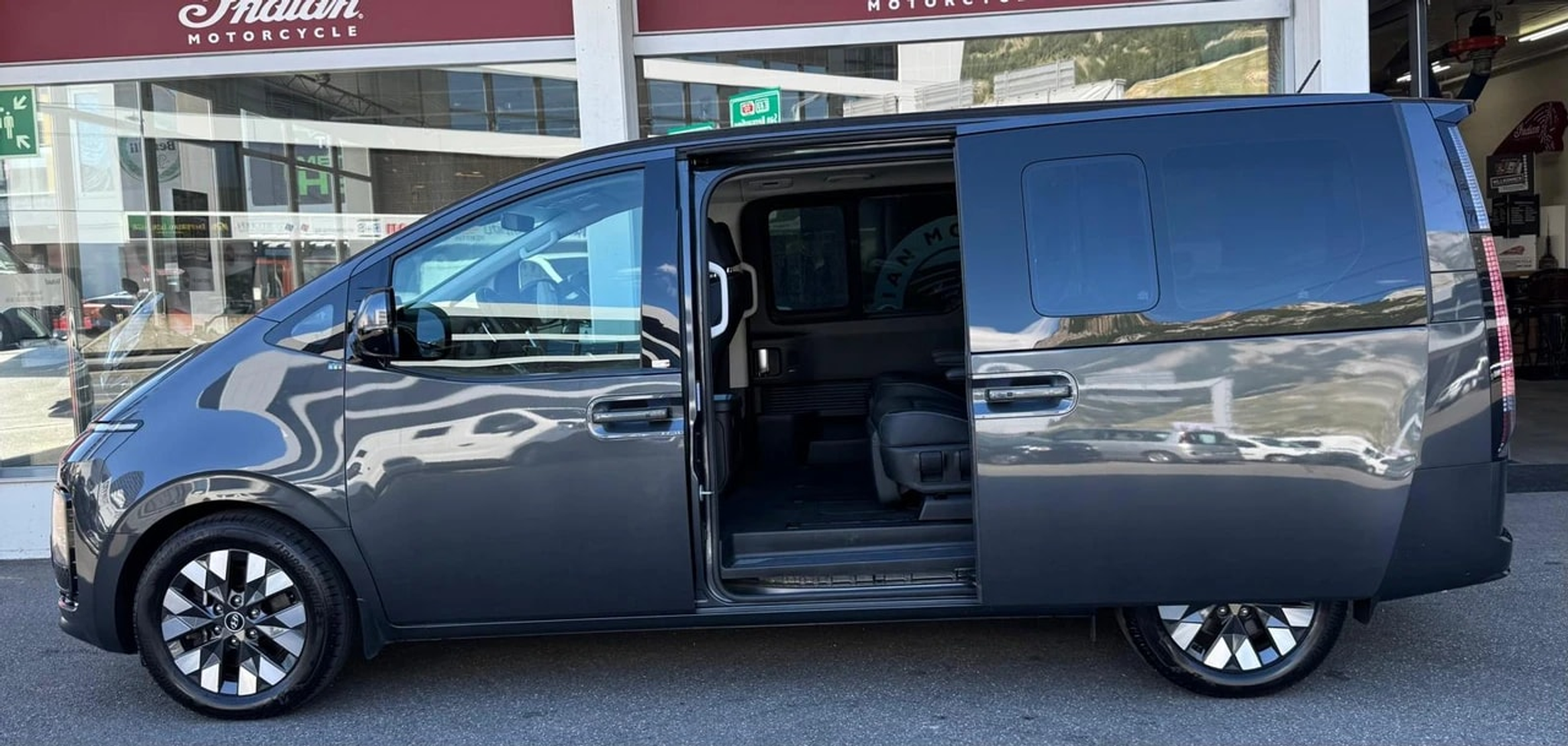 listing desktop thumbnail image 3