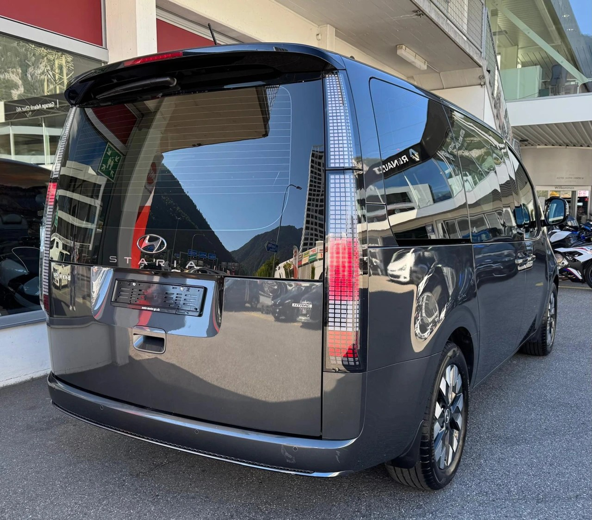 listing desktop thumbnail image 6