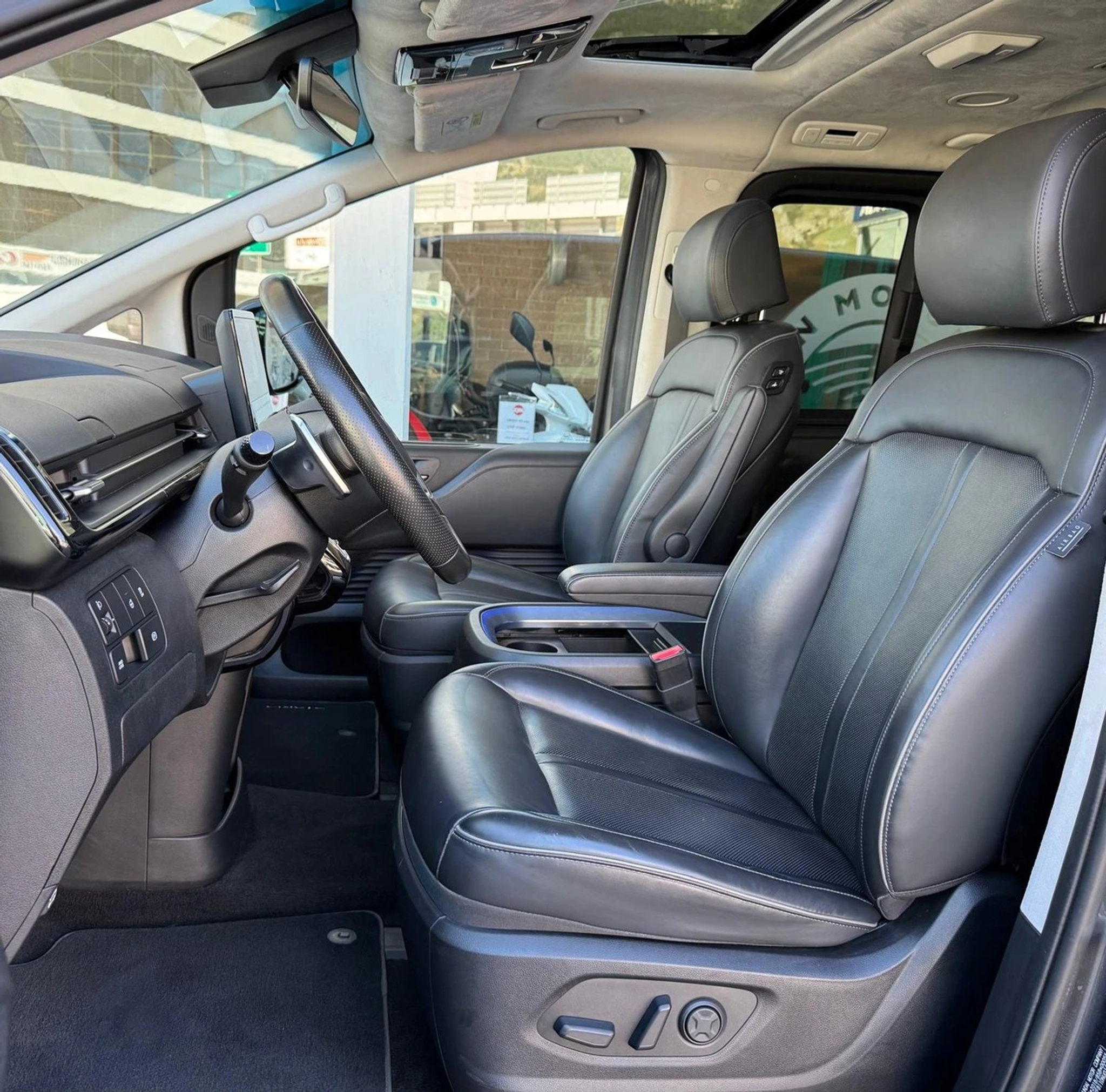 listing desktop thumbnail image 9