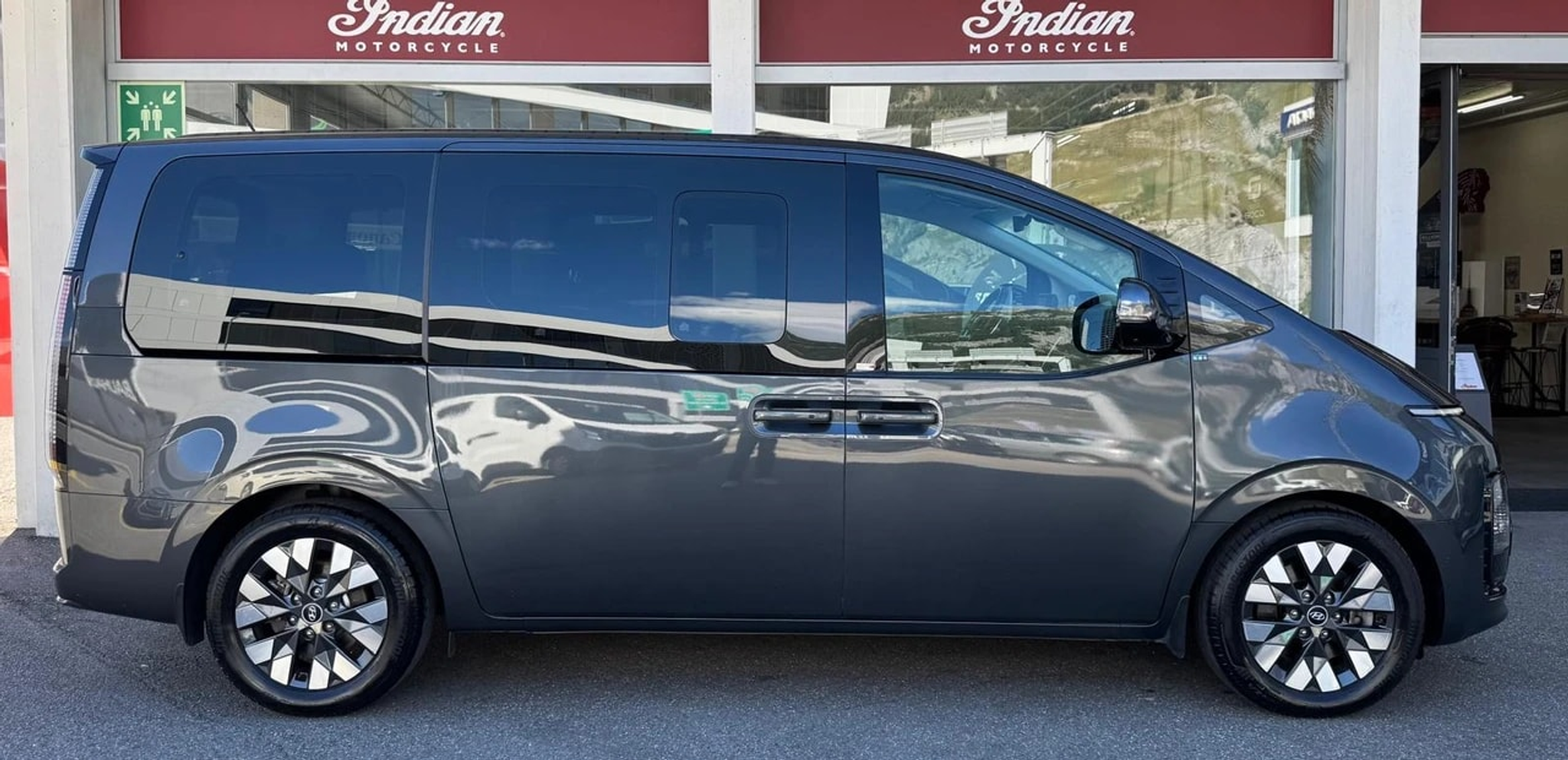 listing desktop thumbnail image 1