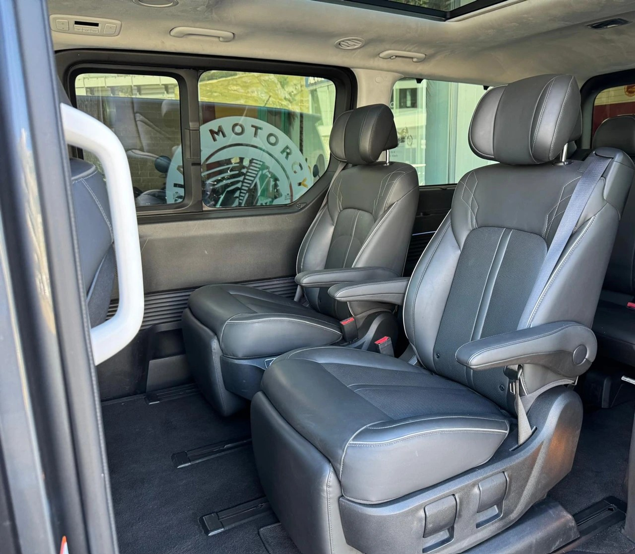 listing desktop thumbnail image 11