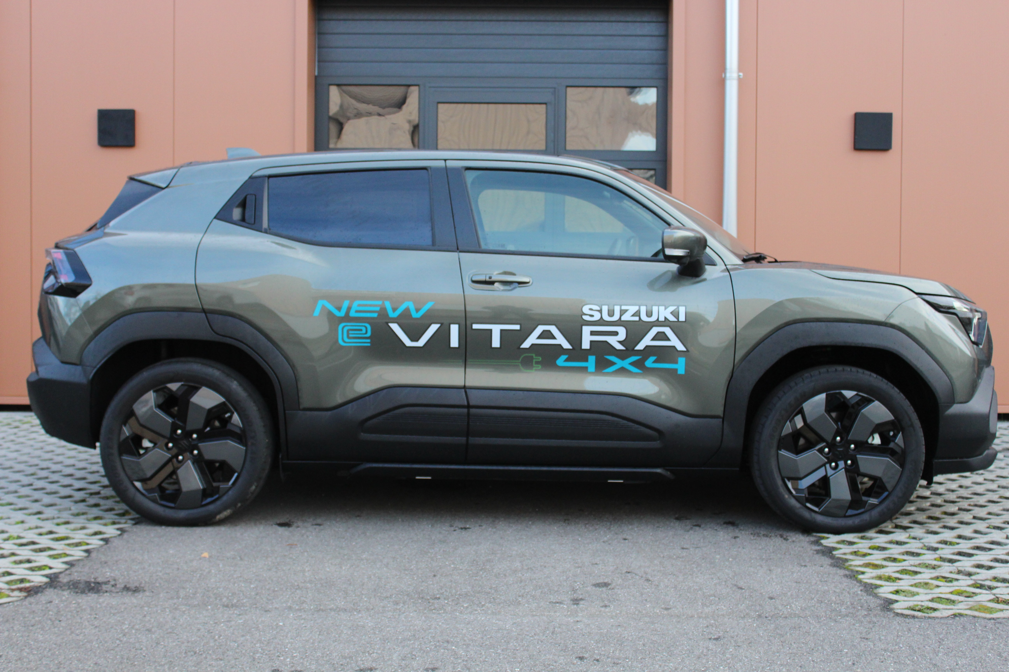 listing desktop thumbnail image 3