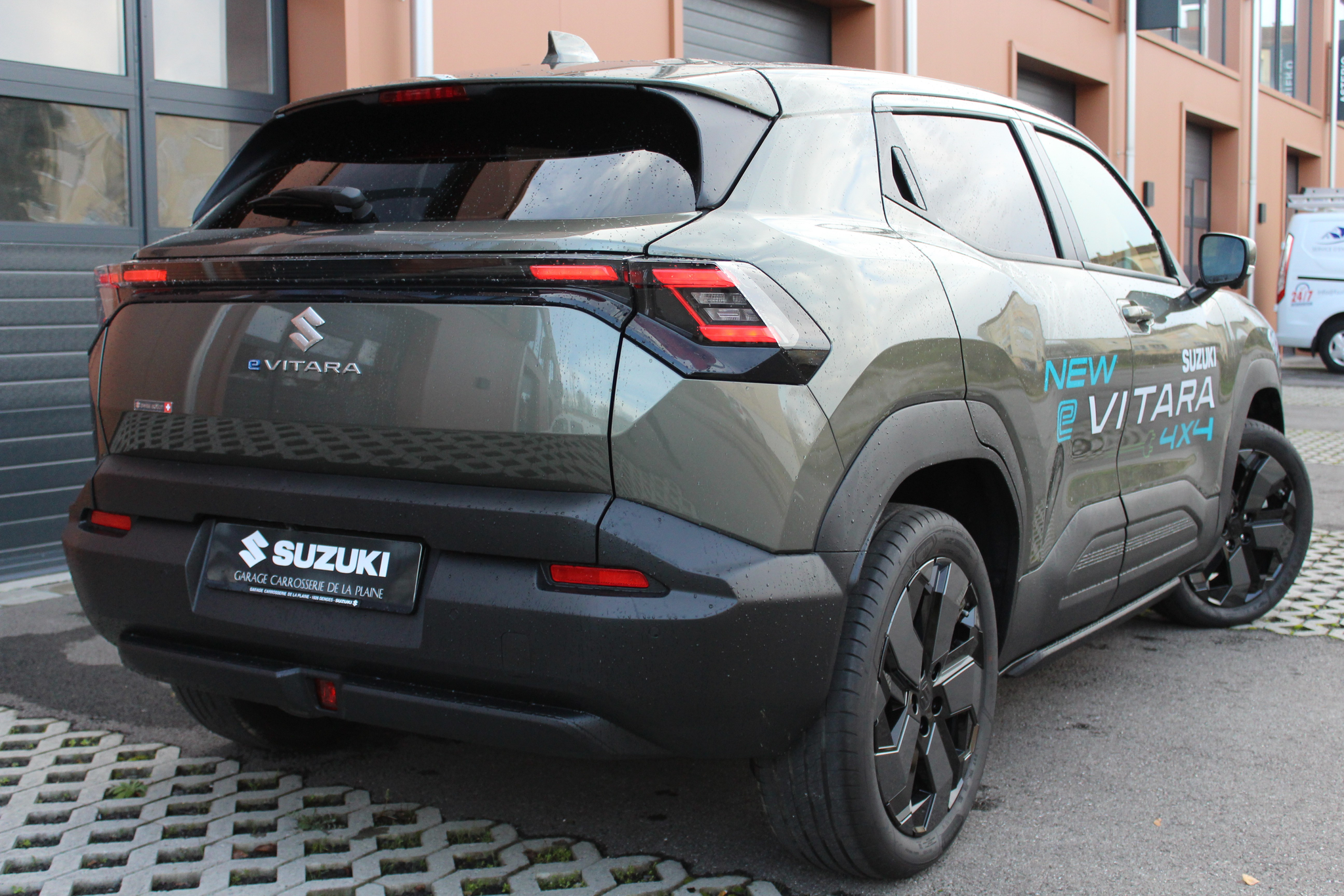 listing desktop thumbnail image 4