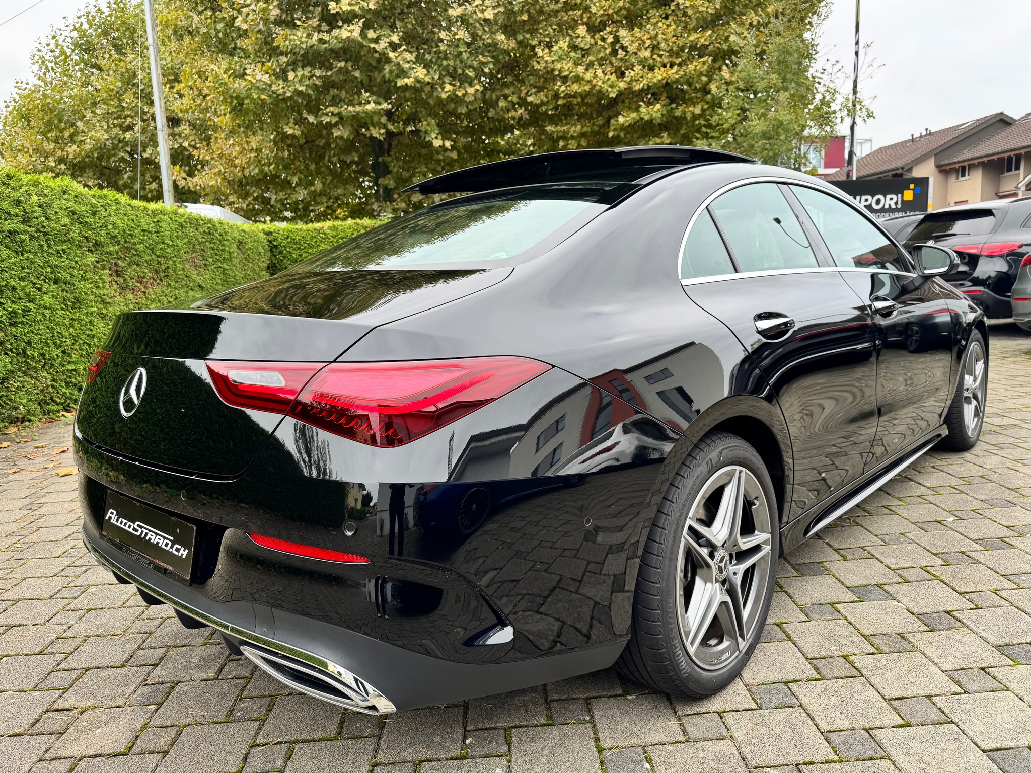 listing desktop thumbnail image 3