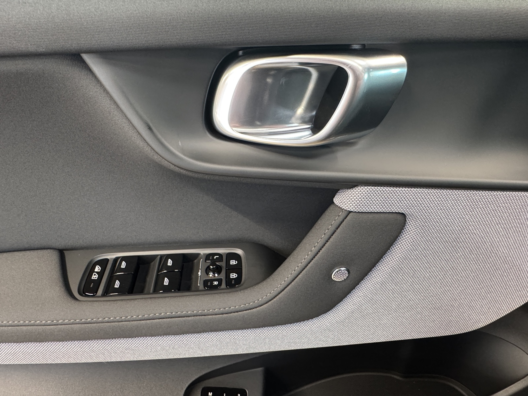 listing desktop thumbnail image 9