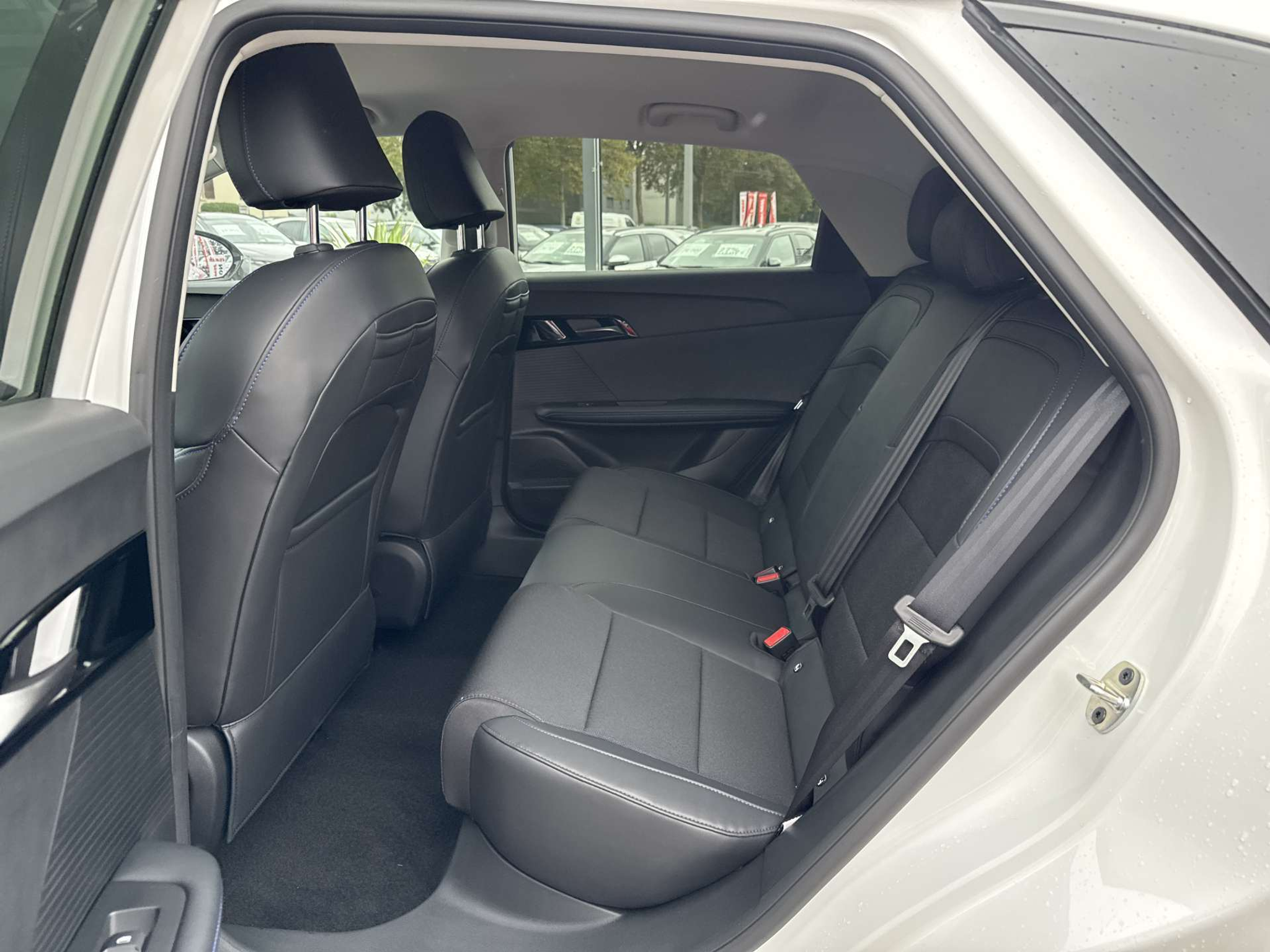 listing desktop thumbnail image 6